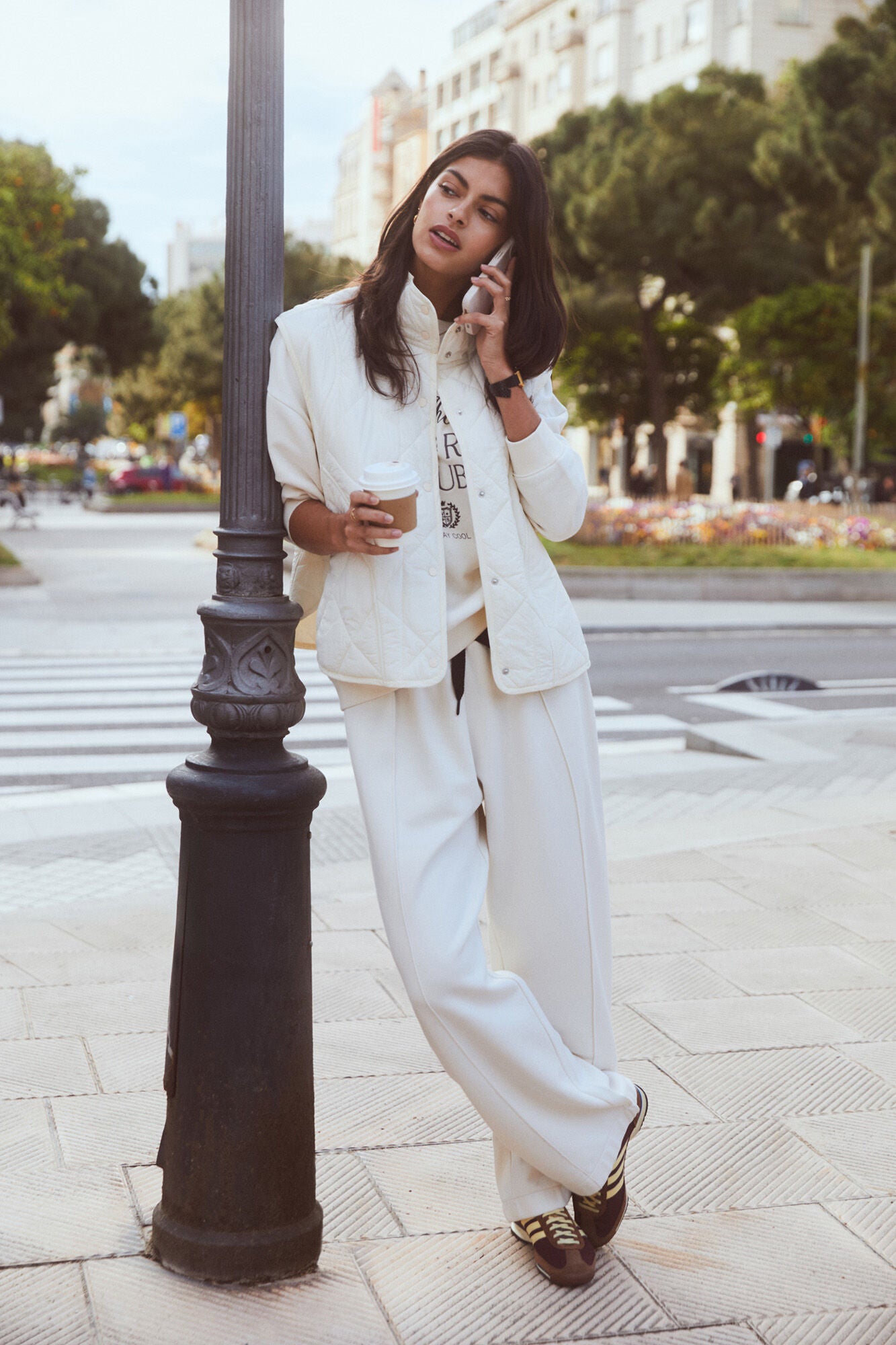 Women Secret_Beige_White Puffer Gilet_3142301_96_09