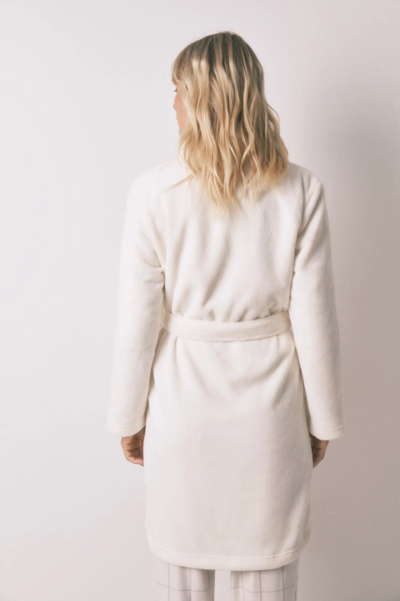 Women Secret_Ivory_White Velvety Fleece Midi Robe_3142309_96_05