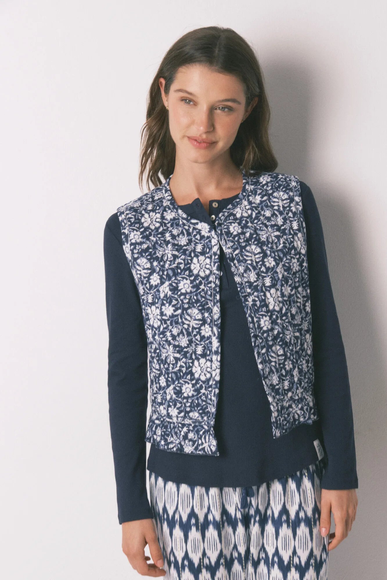 Women Secret_Blue Print_Boho Print Puffer Gilet_3143755_19_03