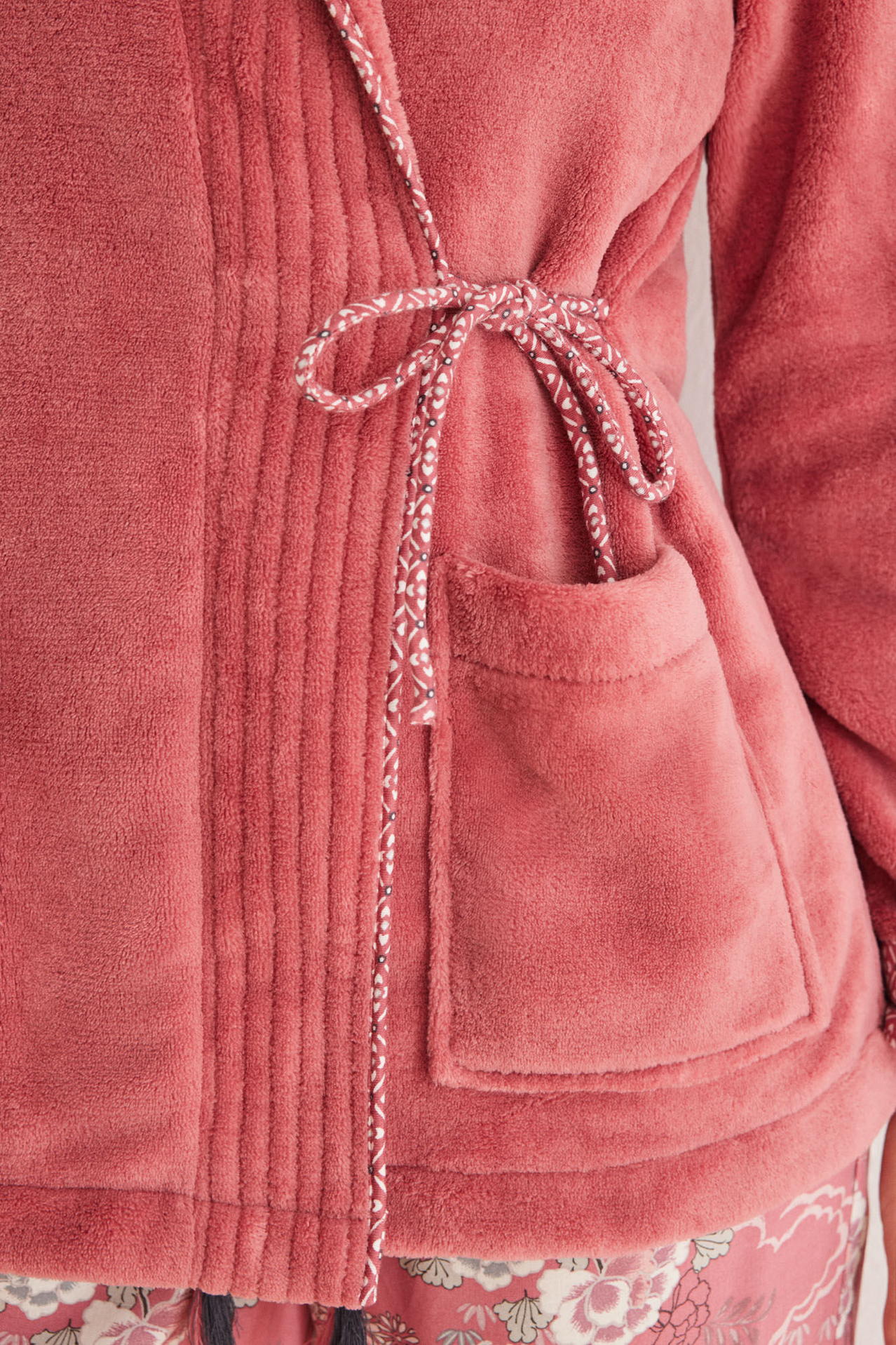 Knee-Length Robe_3147561_73_05
