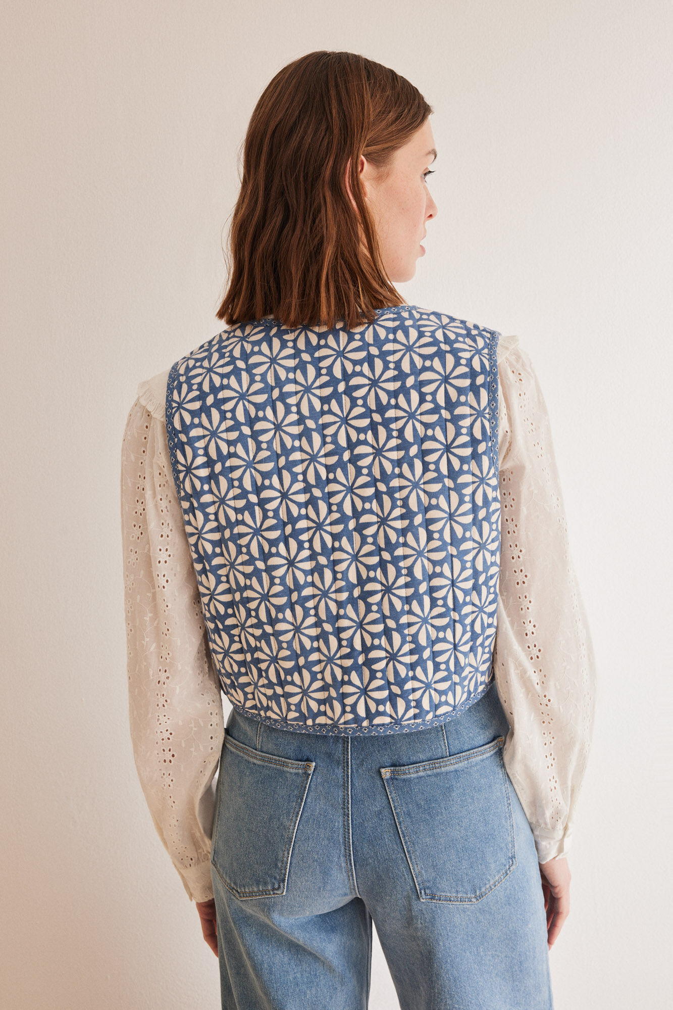 Quilted Vest With All Over Print_3147563_19_05