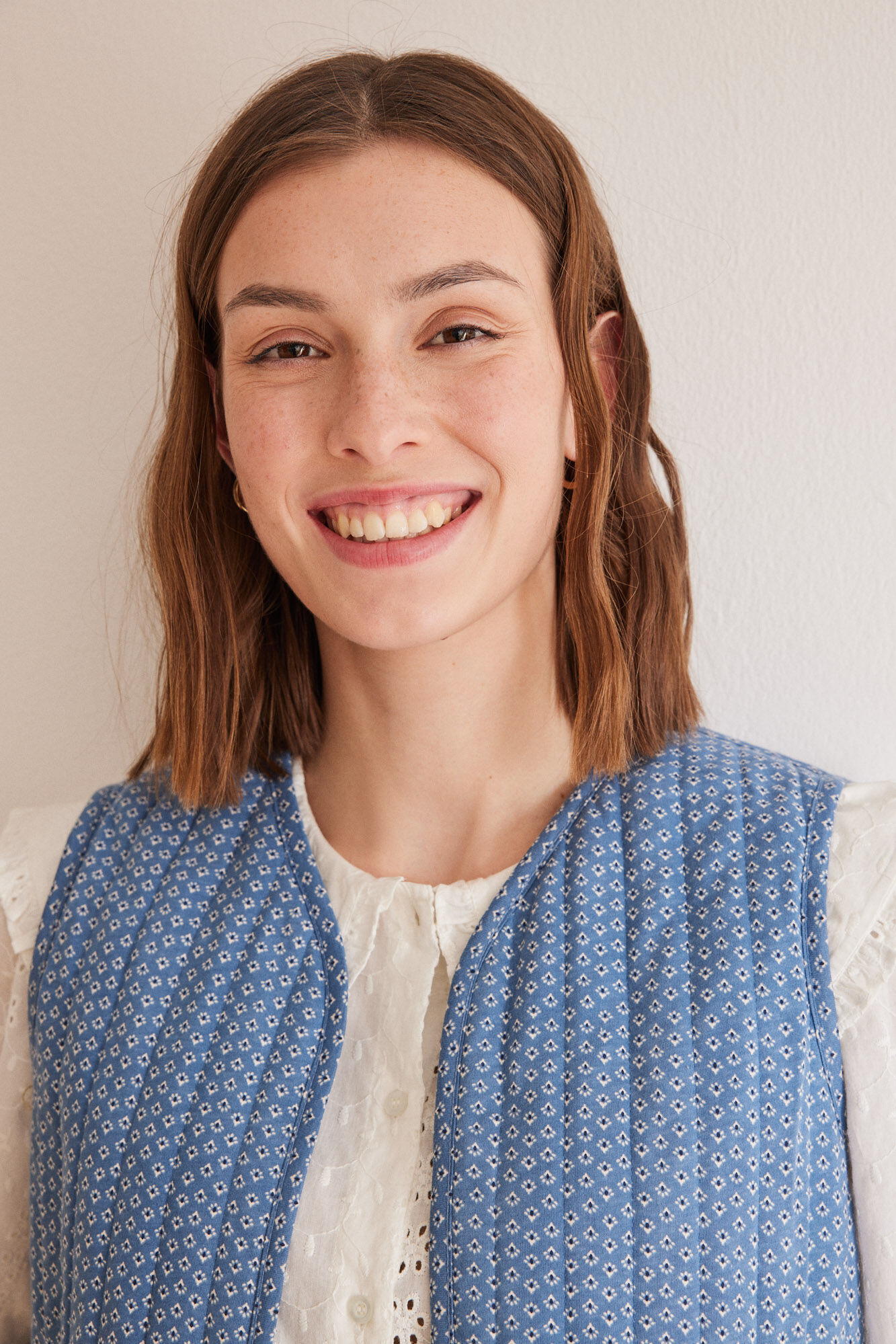Quilted Vest With All Over Print_3147563_19_06