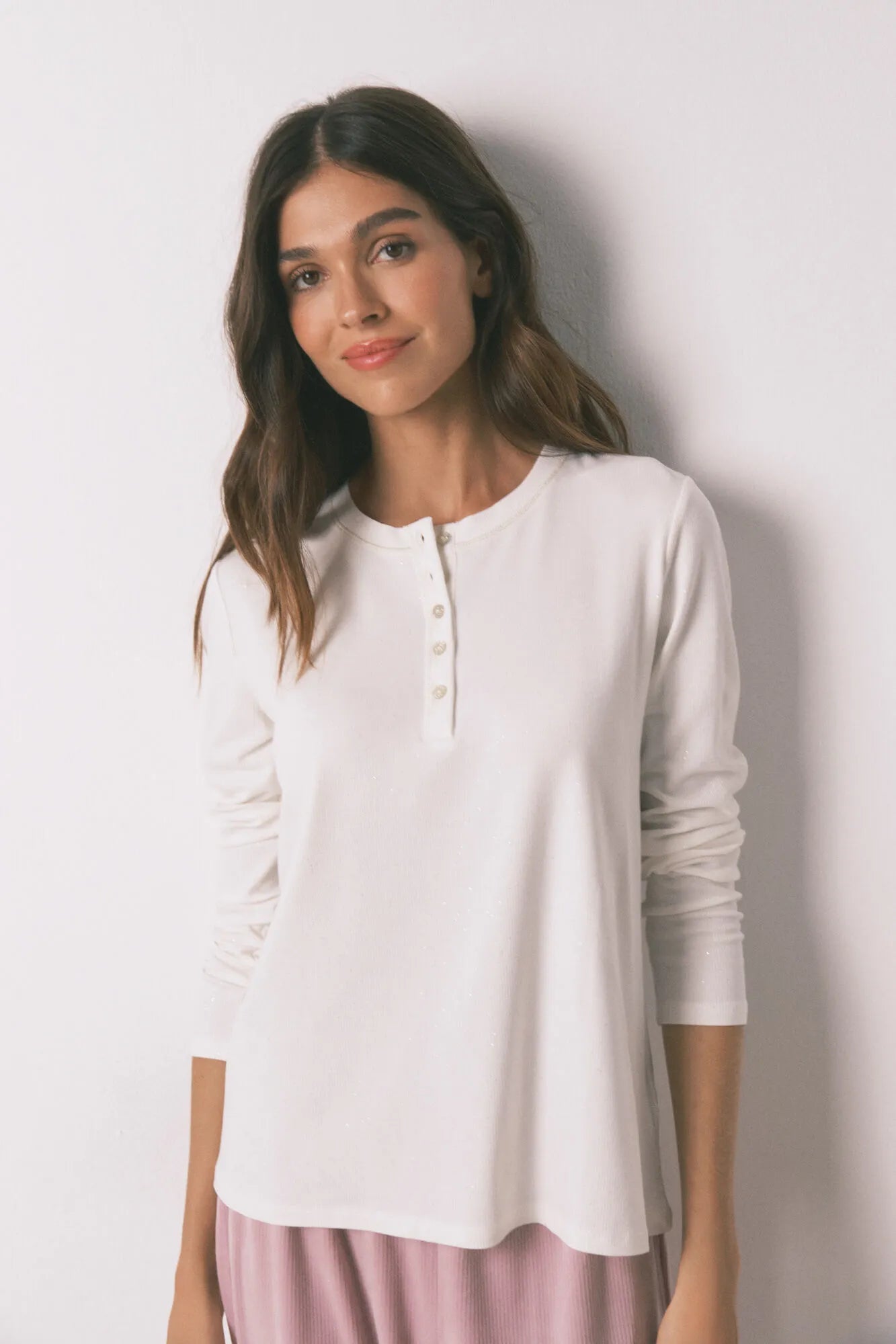 Women Secret_Ivory_Long Sleeve Glossy White Viscose T-Shirt_3272328_96_01