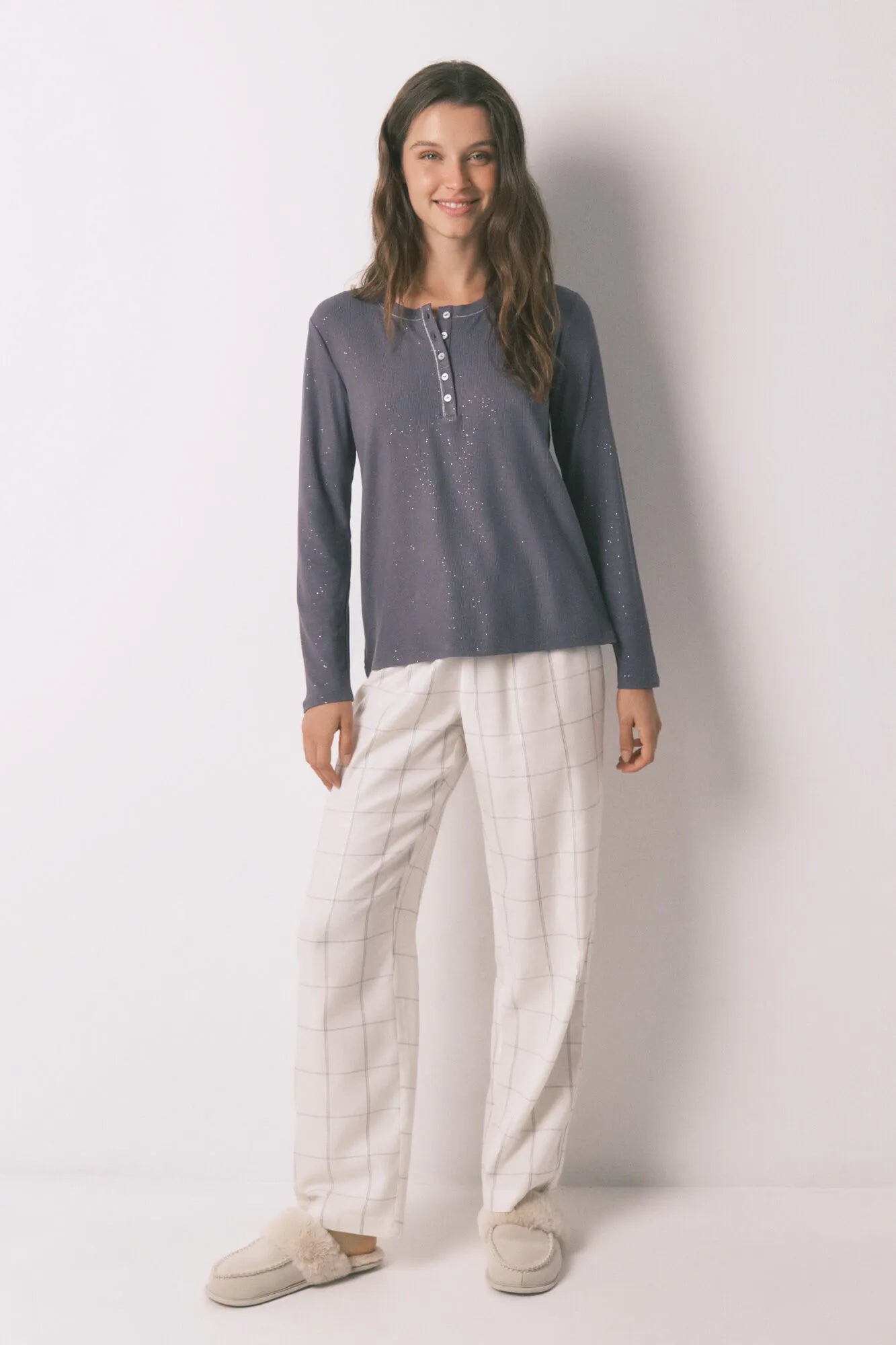 Women Secret_Charcoal Grey_Long Sleeve Glossy Grey Viscose T-Shirt_3272338_40_02