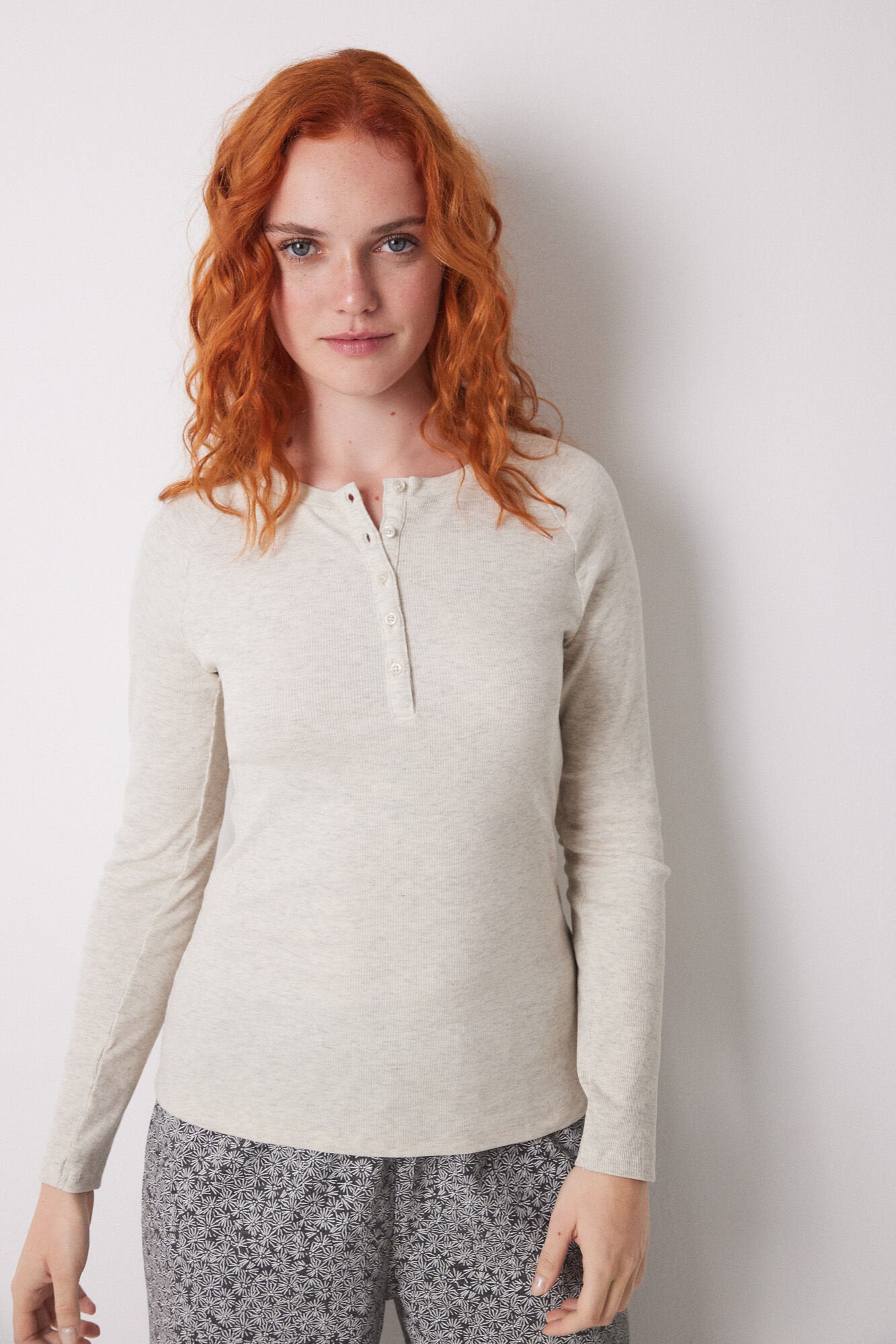 Women Secret_Long Sleeve Ribbed T-Shirt in Sand_3279679_37_03