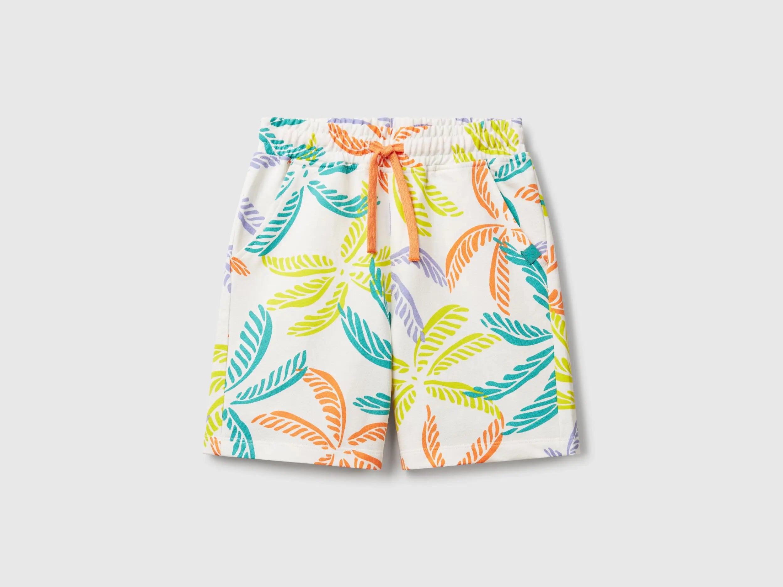 Benetton_Bermudas with Tropical Print_32IEC903E_75E_01