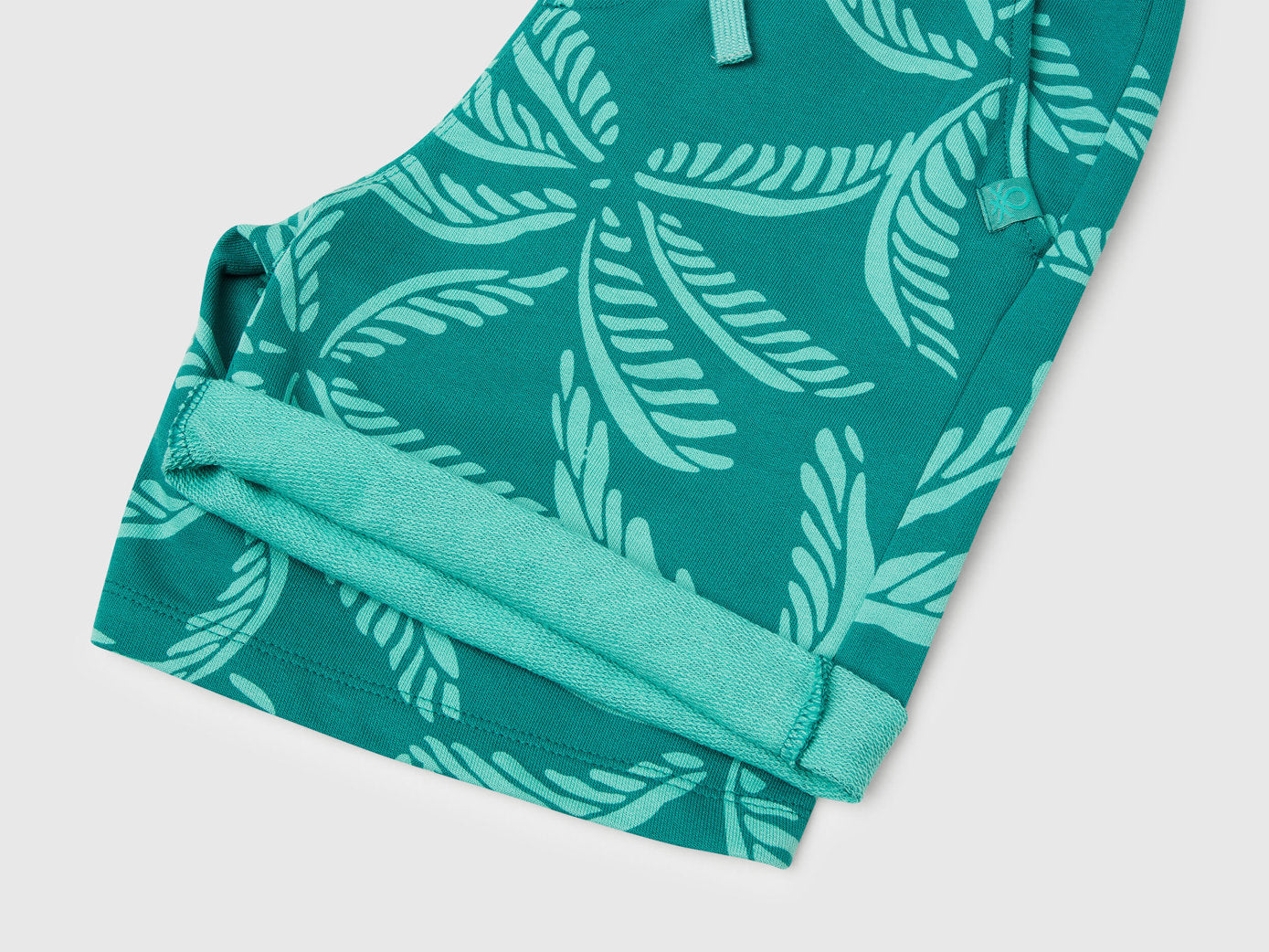 Benetton_Bermudas with Tropical Print_32IEC903E_75J_03
