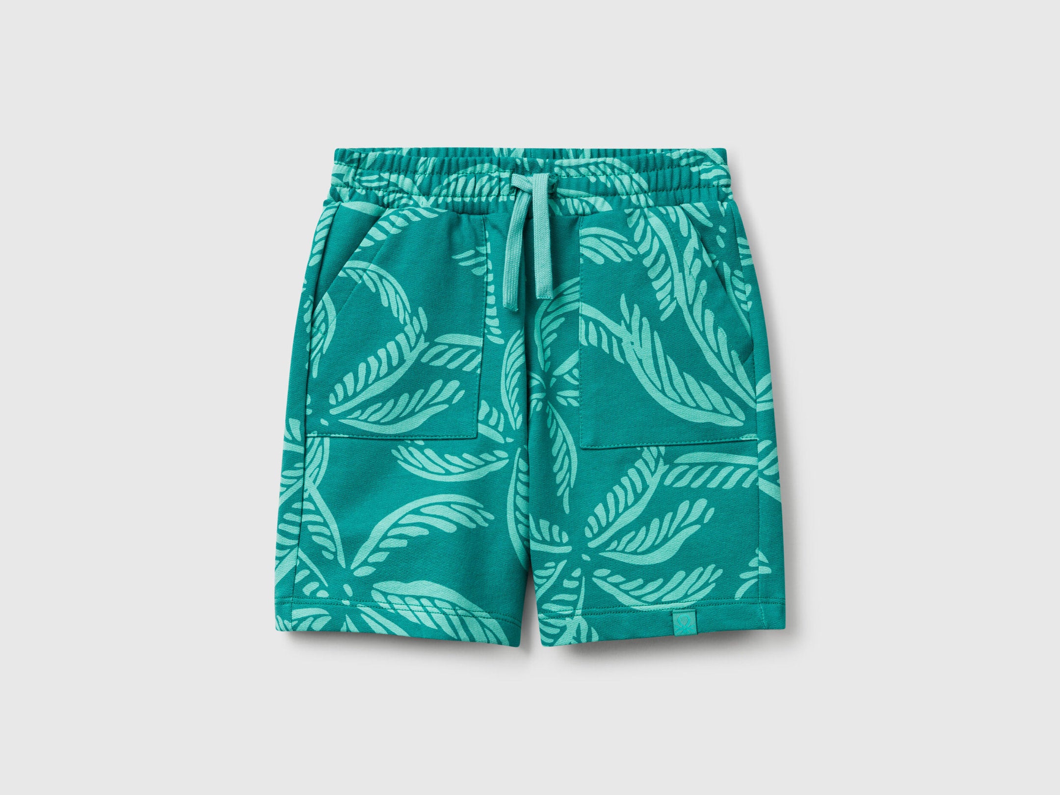 Benetton_Green Shorts with Tropical Print_32IEG901Y_75J_01