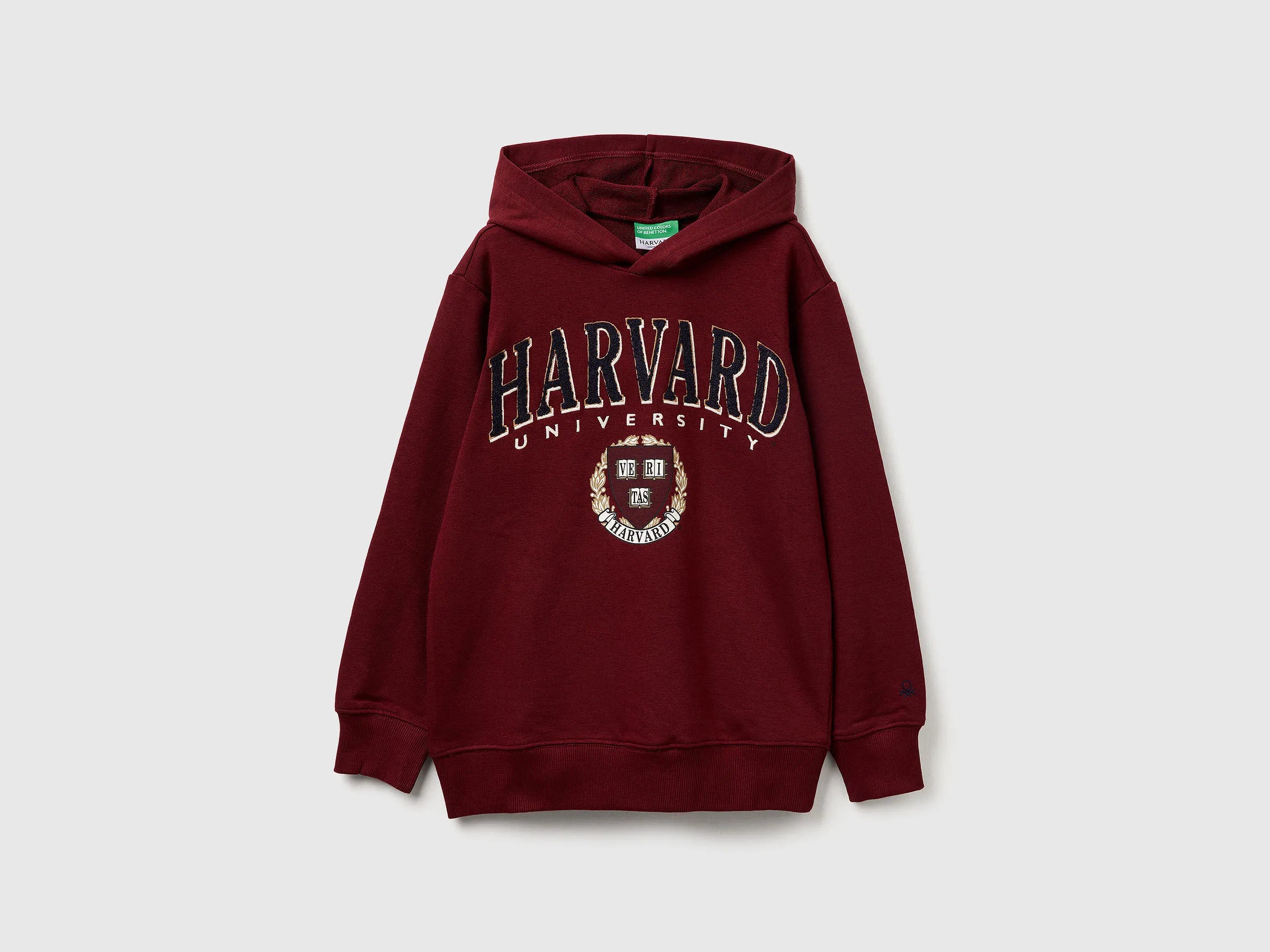 Benetton_Burgundy_Hoodie ©Harvard University_32N4C204U_129_01