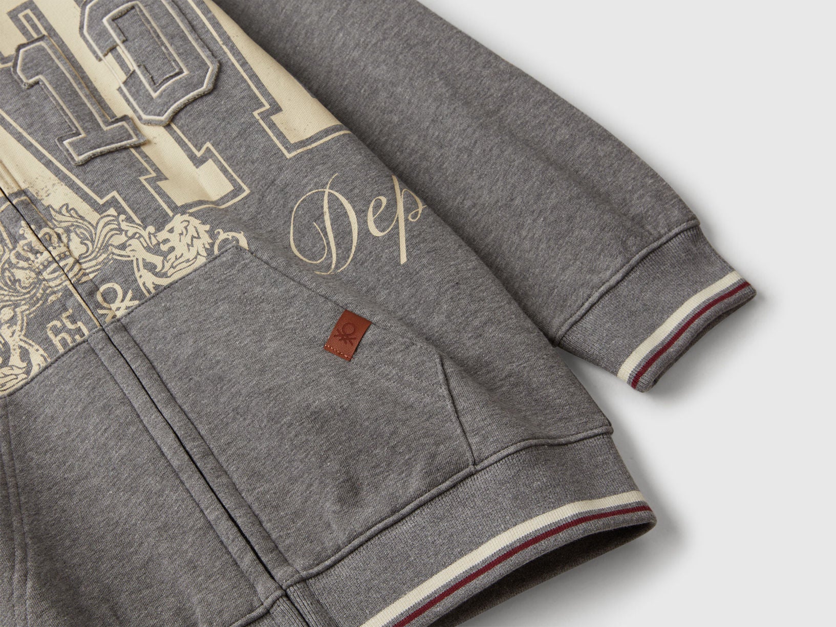 Benetton_Dark Gray_Oversized Fit Sweatshirt with Print_32N4C505B_507_03