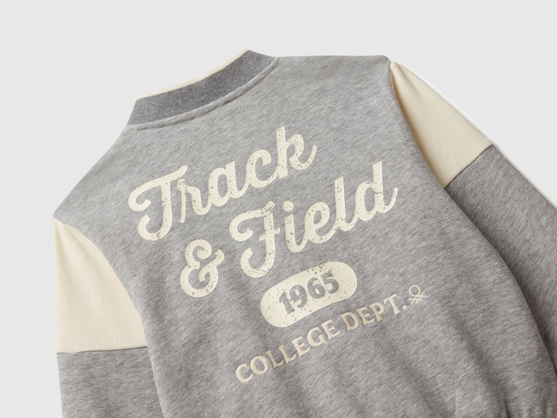 Benetton_Light Gray_Bomber Jacket in Sweat Fabric with Print and Embroidery_32N4G503Z_501_03