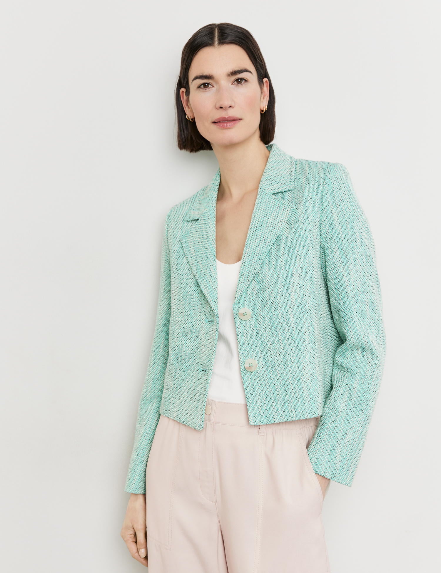 Short Blazer Jacket Made Of Textured Fabric_330033-31265_9050_01