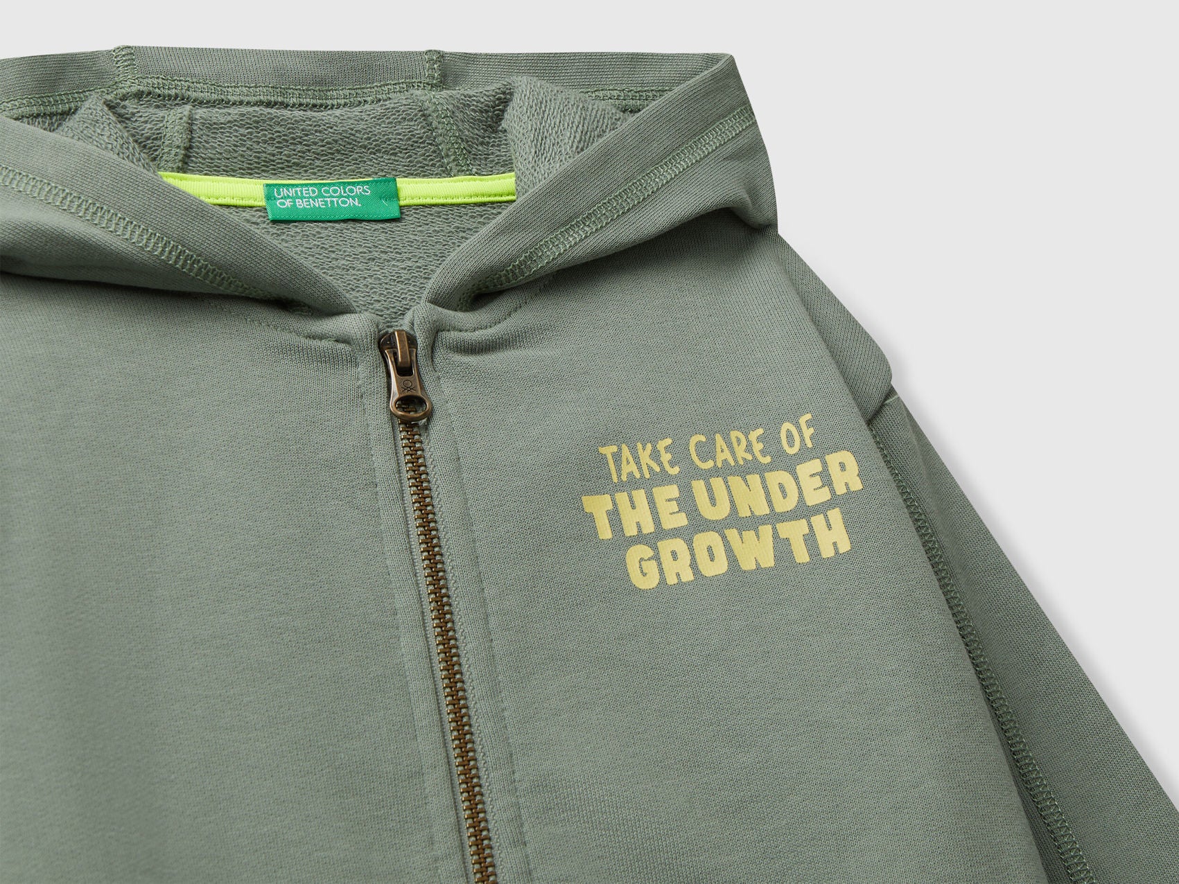 Benetton_Light Green_Sweatshirt with Kangaroo Pocket_33NVG5041_075_03