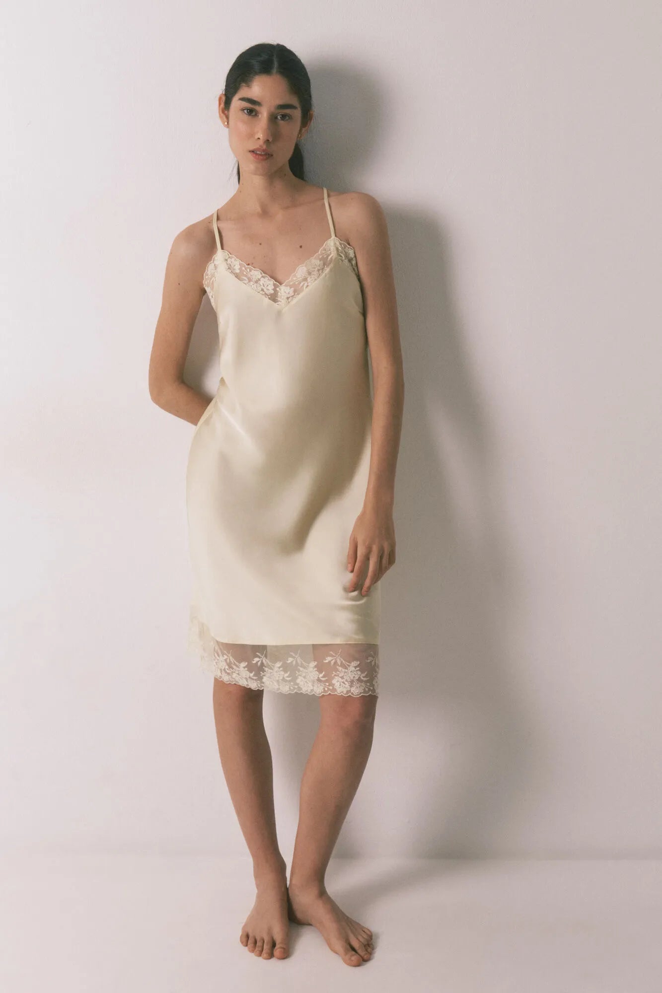 Women Secret_Yellow_Yellow Satin and Lace Short Nightgown_3413706_04_03