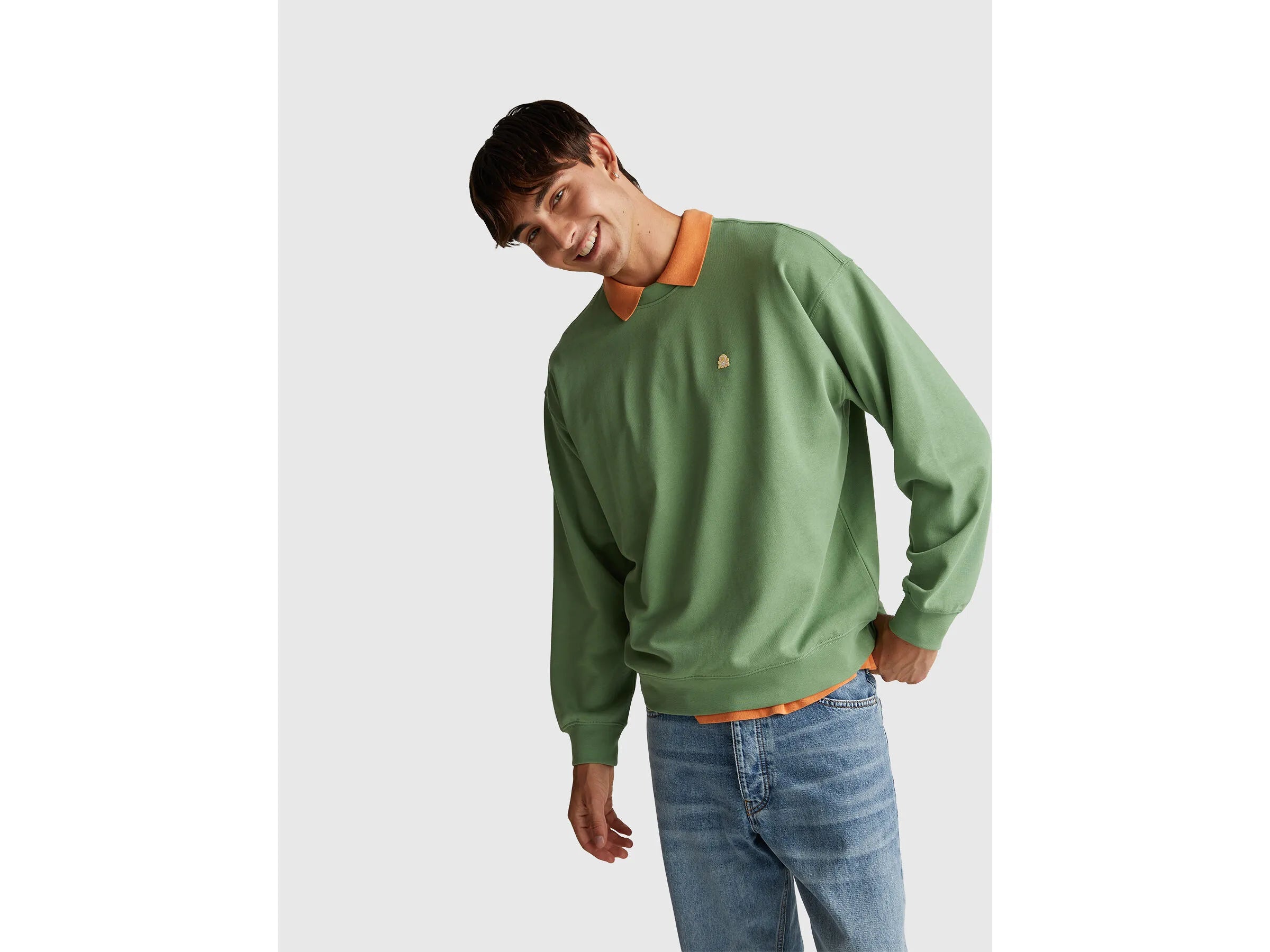 Benetton_Military Green_Sweatshirt with Logo Patch_342ZU1093_8K7_01