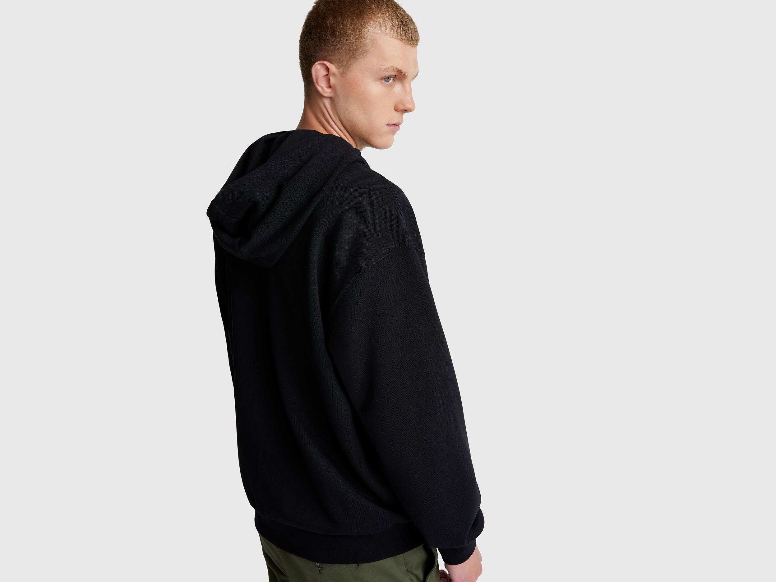 Benetton_Black_Zip-Up Hoodie in Cotton_342ZU500P_100_02