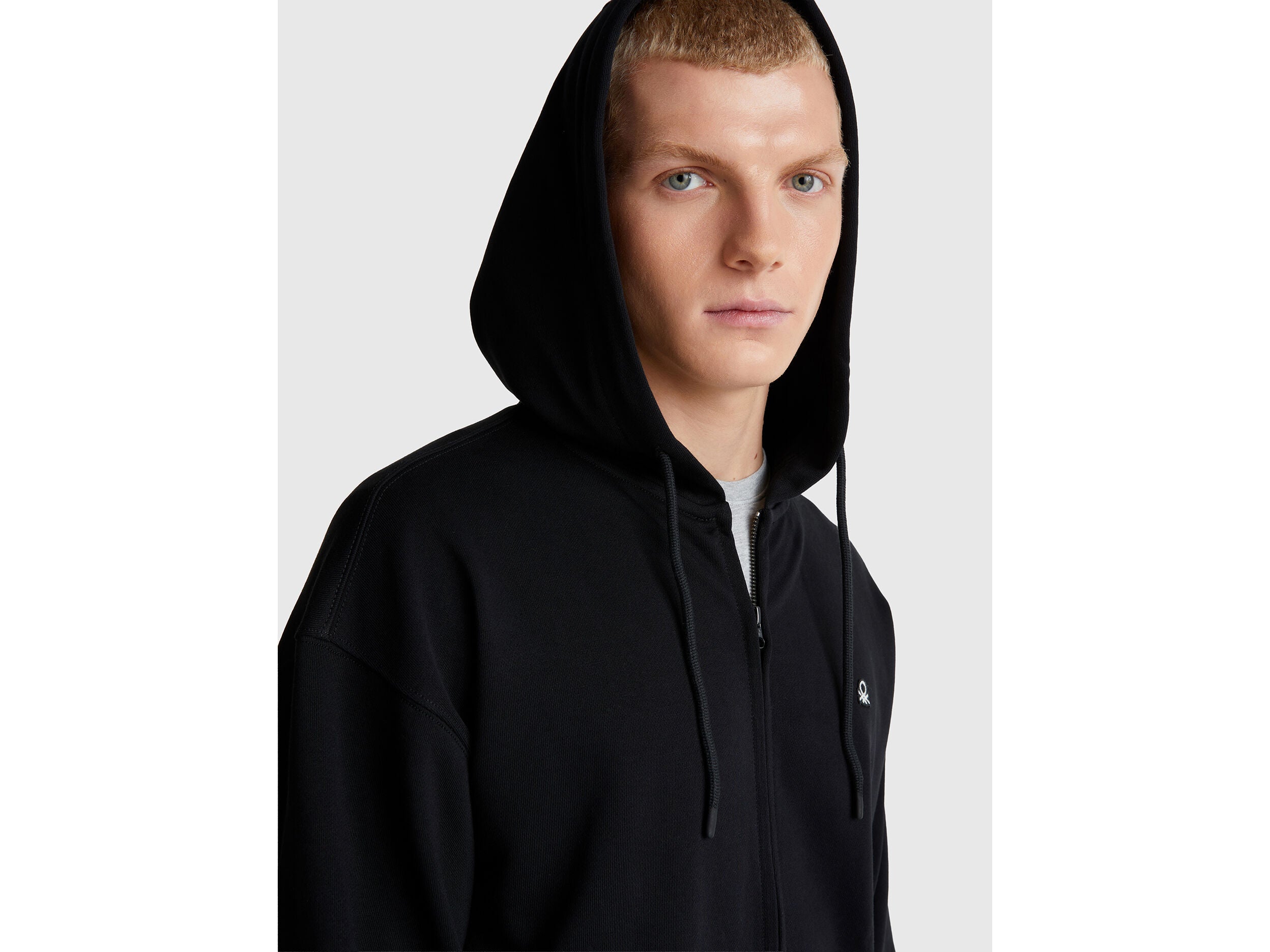 Benetton_Black_Zip-Up Hoodie in Cotton_342ZU500P_100_04