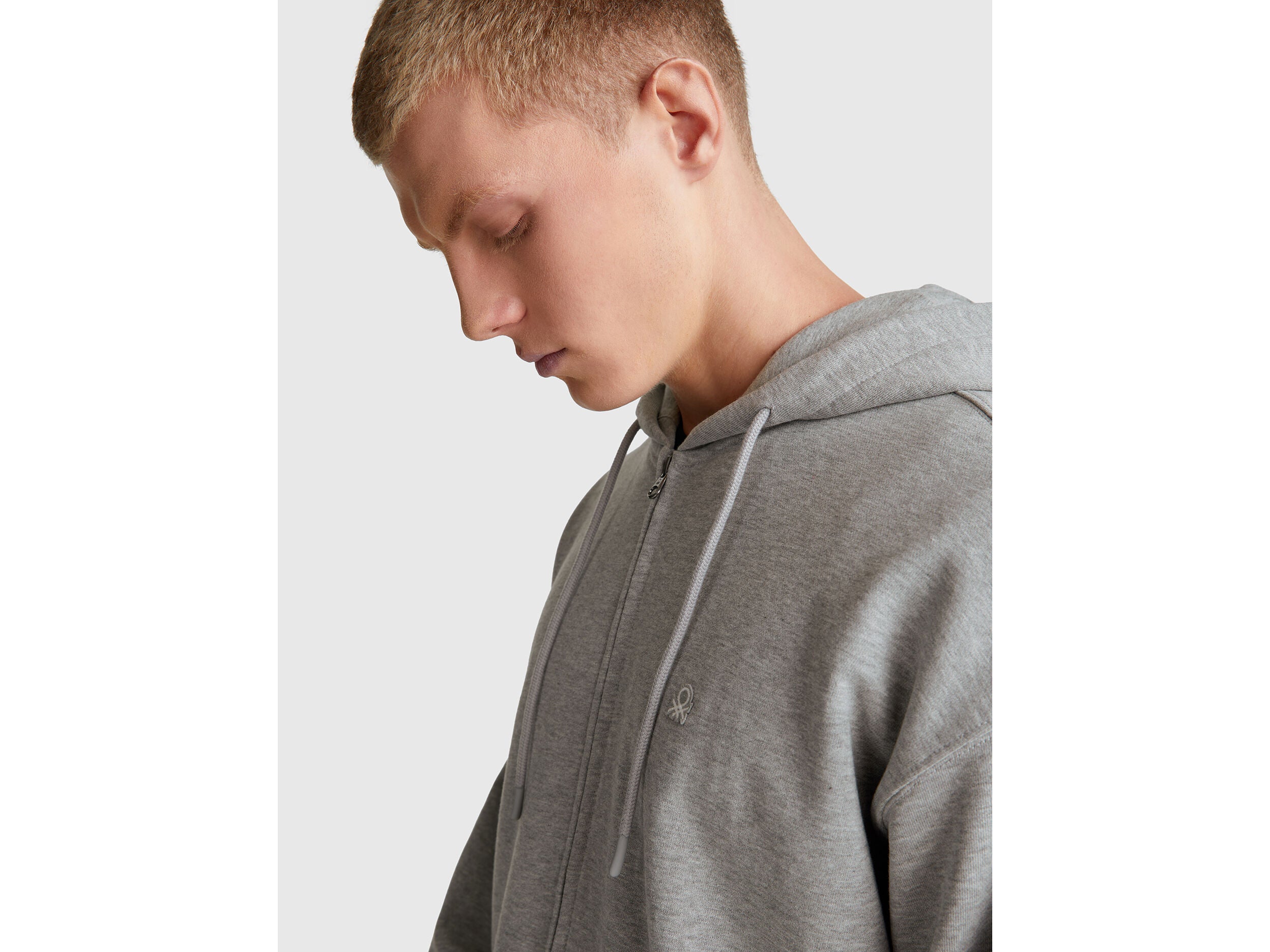 Benetton_Light Gray_Zip-Up Hoodie in Cotton_342ZU500P_501_04