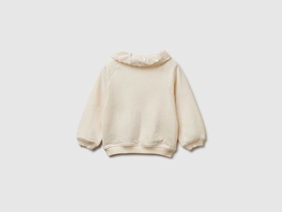 Benetton_Creamy White_Sweatshirt with Velvet Collar_345ZG10LG_0R2_02