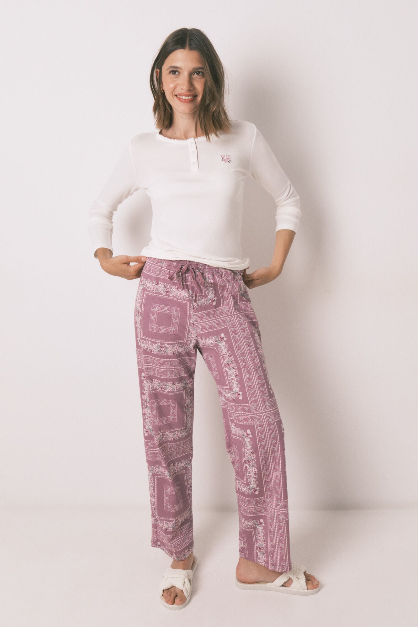 Women Secret_Ivory_Long Pyjamas with Ivory Flower Print_3592418_96_01