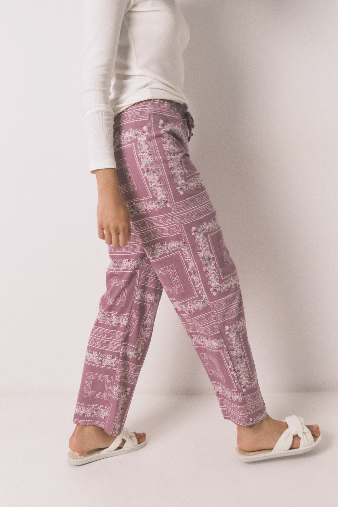 Women Secret_Ivory_Long Pyjamas with Ivory Flower Print_3592418_96_03