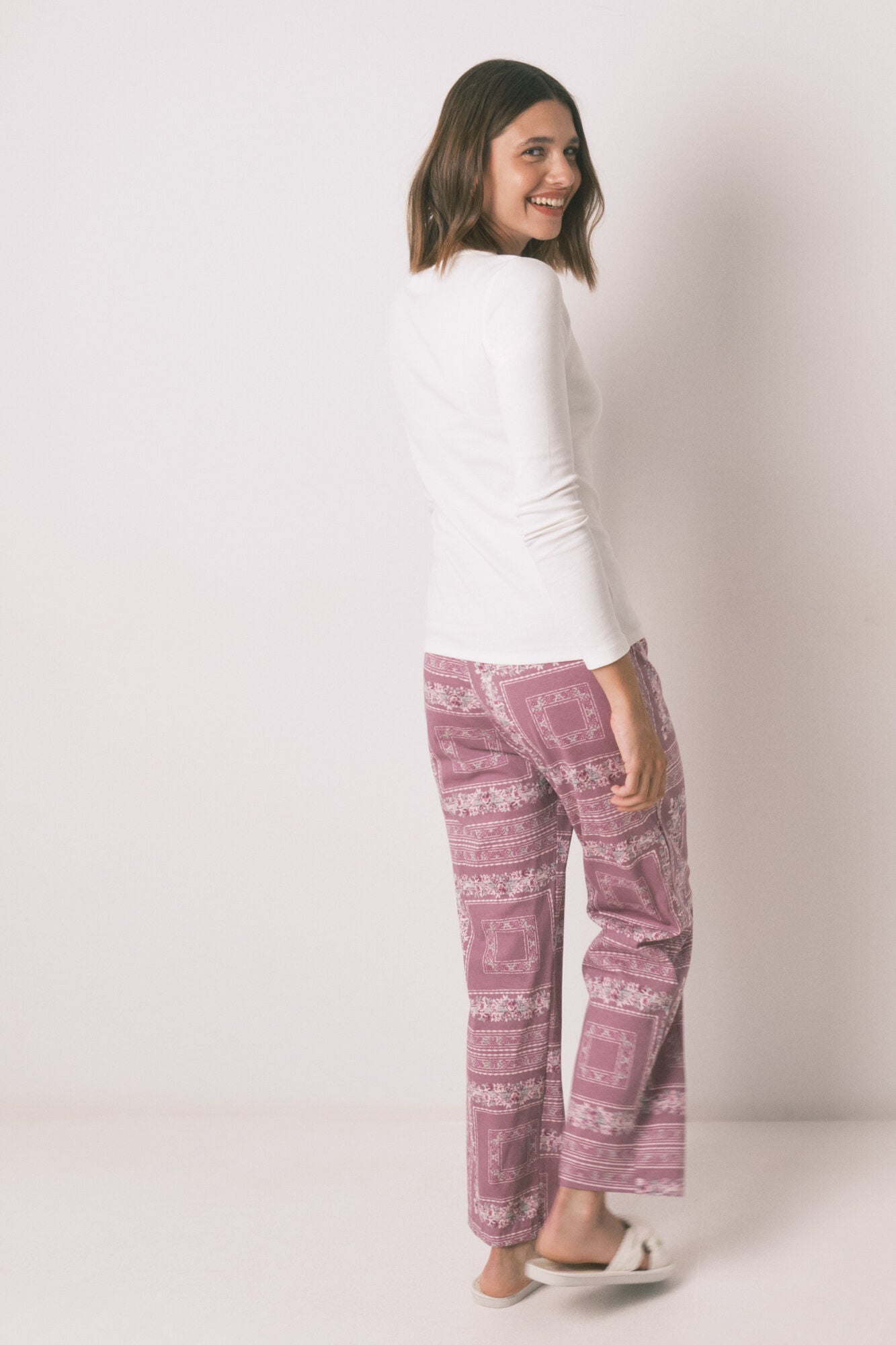 Women Secret_Ivory_Long Pyjamas with Ivory Flower Print_3592418_96_06