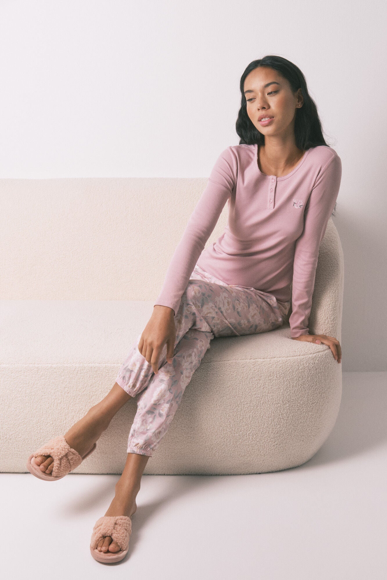 Women Secret_Pink_Long Pyjamas with Pink Floral Print_3592419_70_01