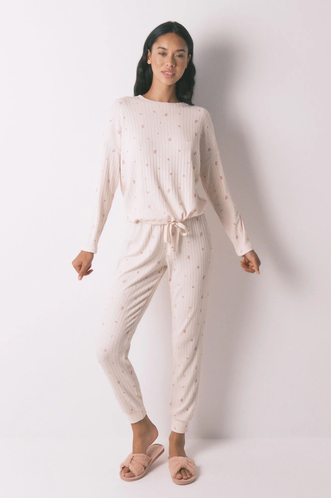 Women Secret_Pink_Long Viscose Pyjamas with Pink Floral Print_3592423_73_01