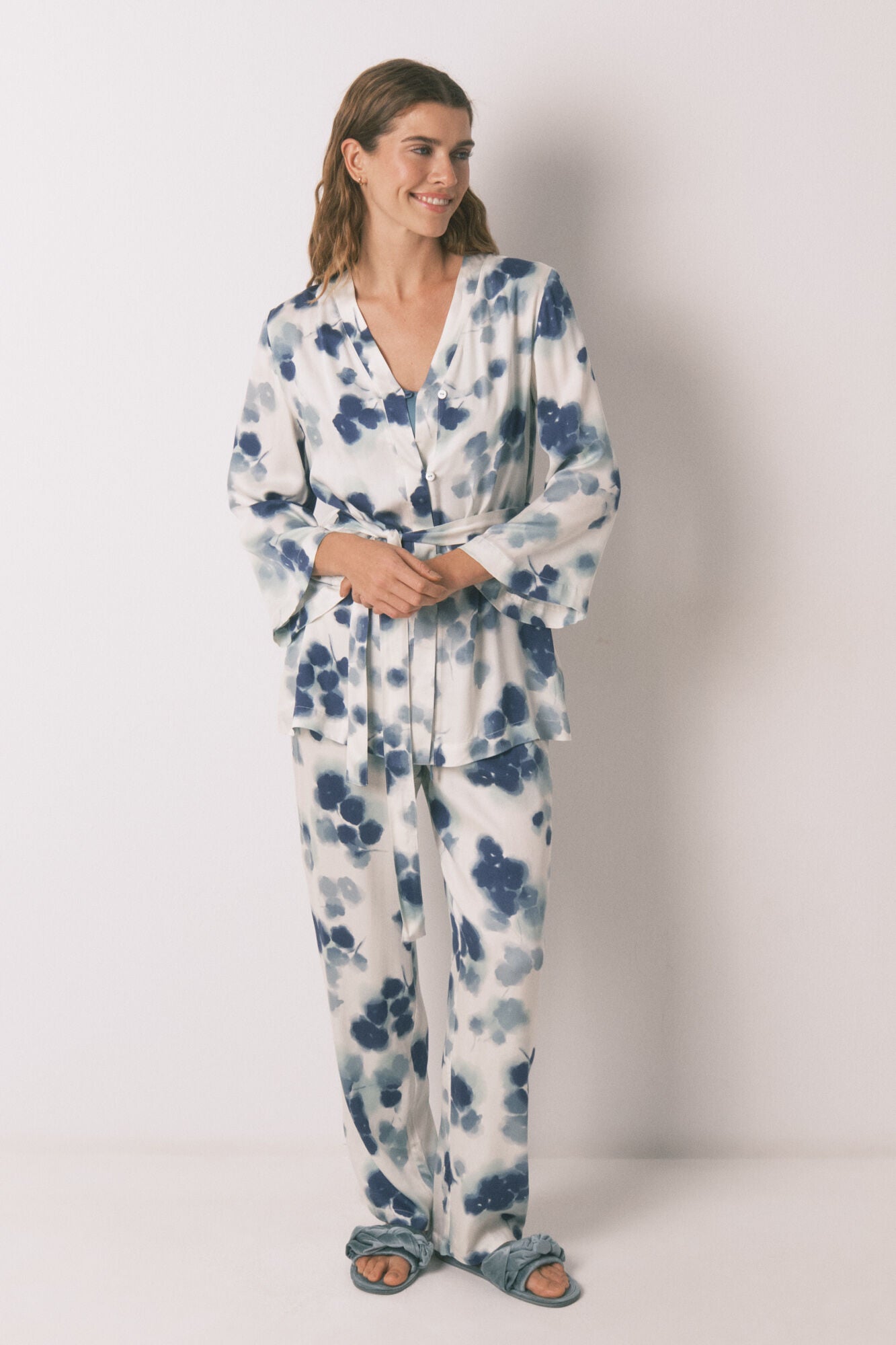 Women Secret_Green_Green Floral Satin Pyjamas Set_3592432_23_02