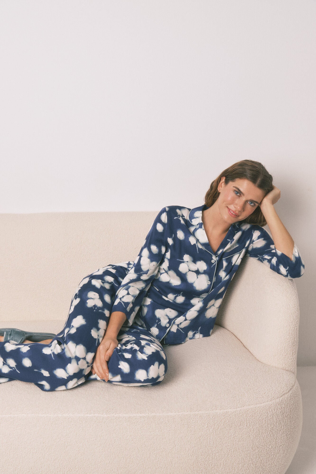 Women Secret_Blue Print_Long Blue Floral Viscose Classic Pyjamas_3592434_19_02
