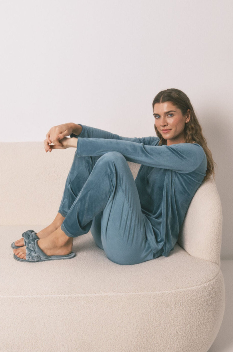 Women Secret_Green_Long Green Velvet Pajamas_3592435_22_01