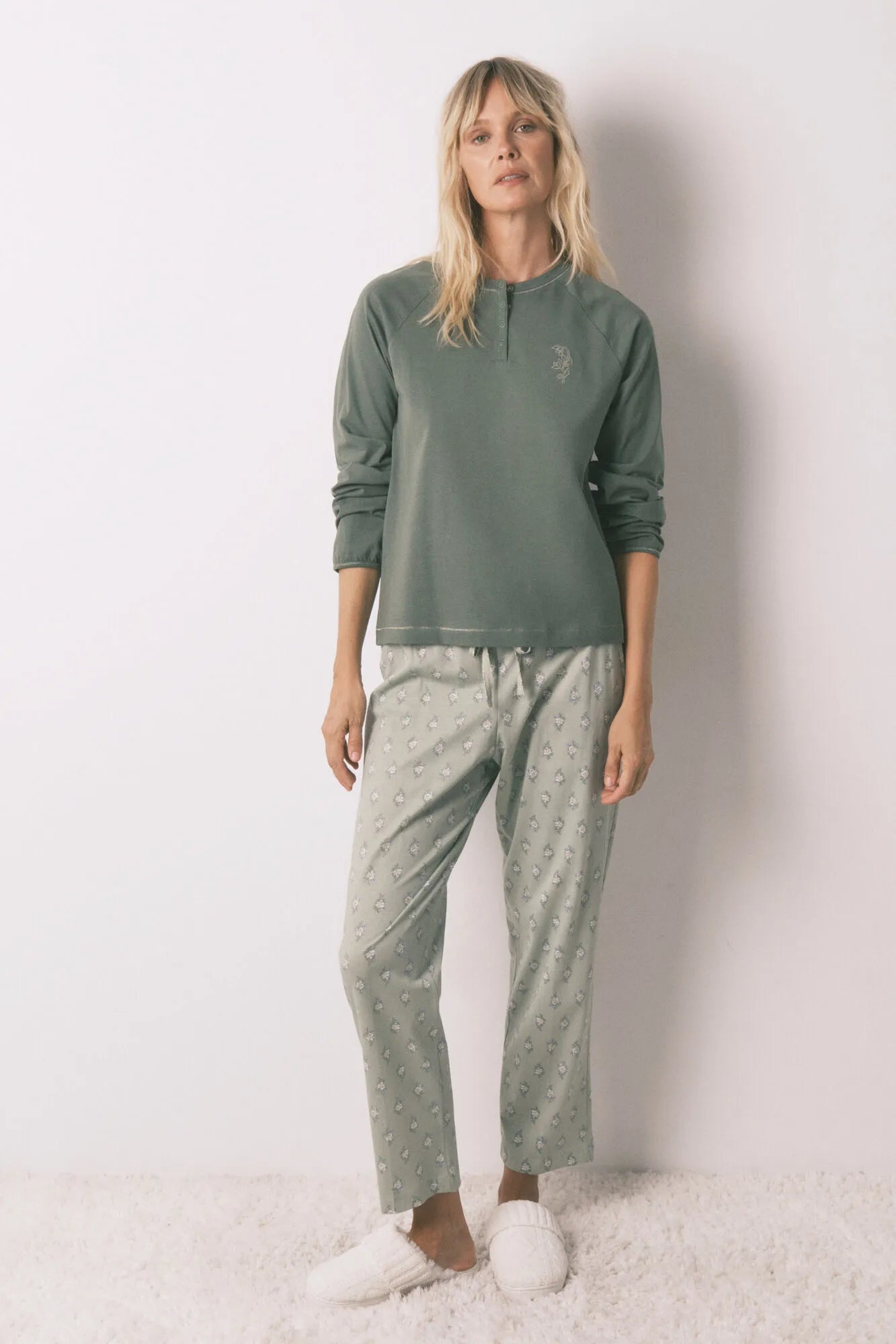 Women Secret_Medium Khaki_Long Pyjamas with Floral Trouser_3592466_92_01