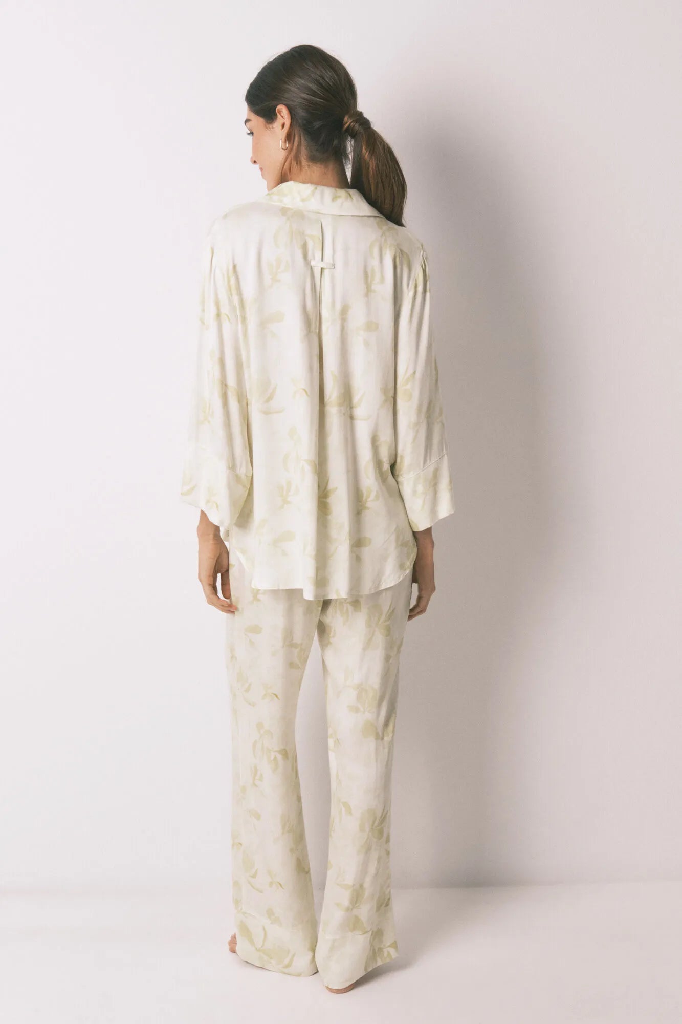 Women Secret_Yellow Print_Long Classic Pyjamas with Wide Sleeves_3593015_09_06