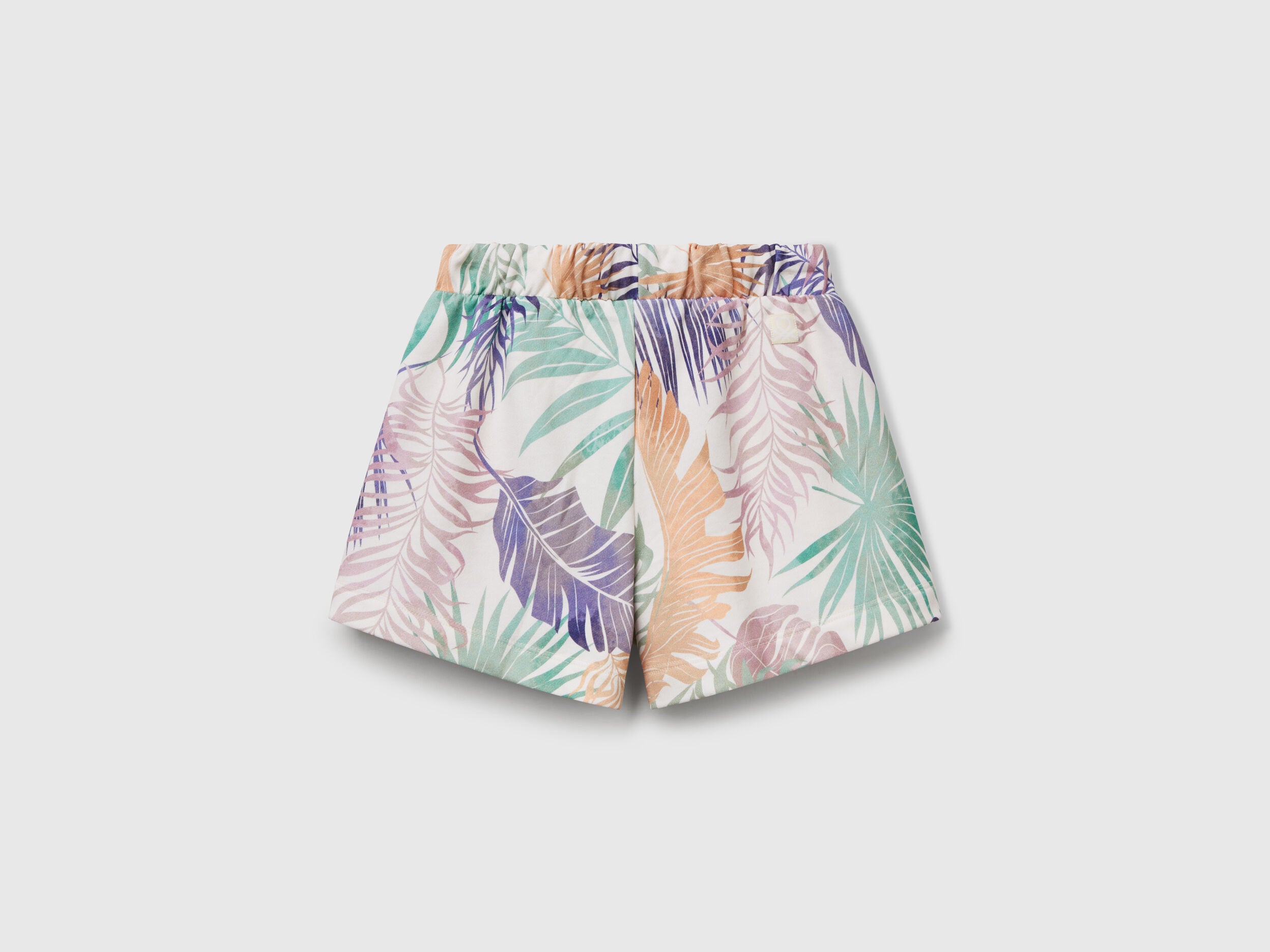 Benetton_Shorts with Tropical Print_35UJC903F_62P_02