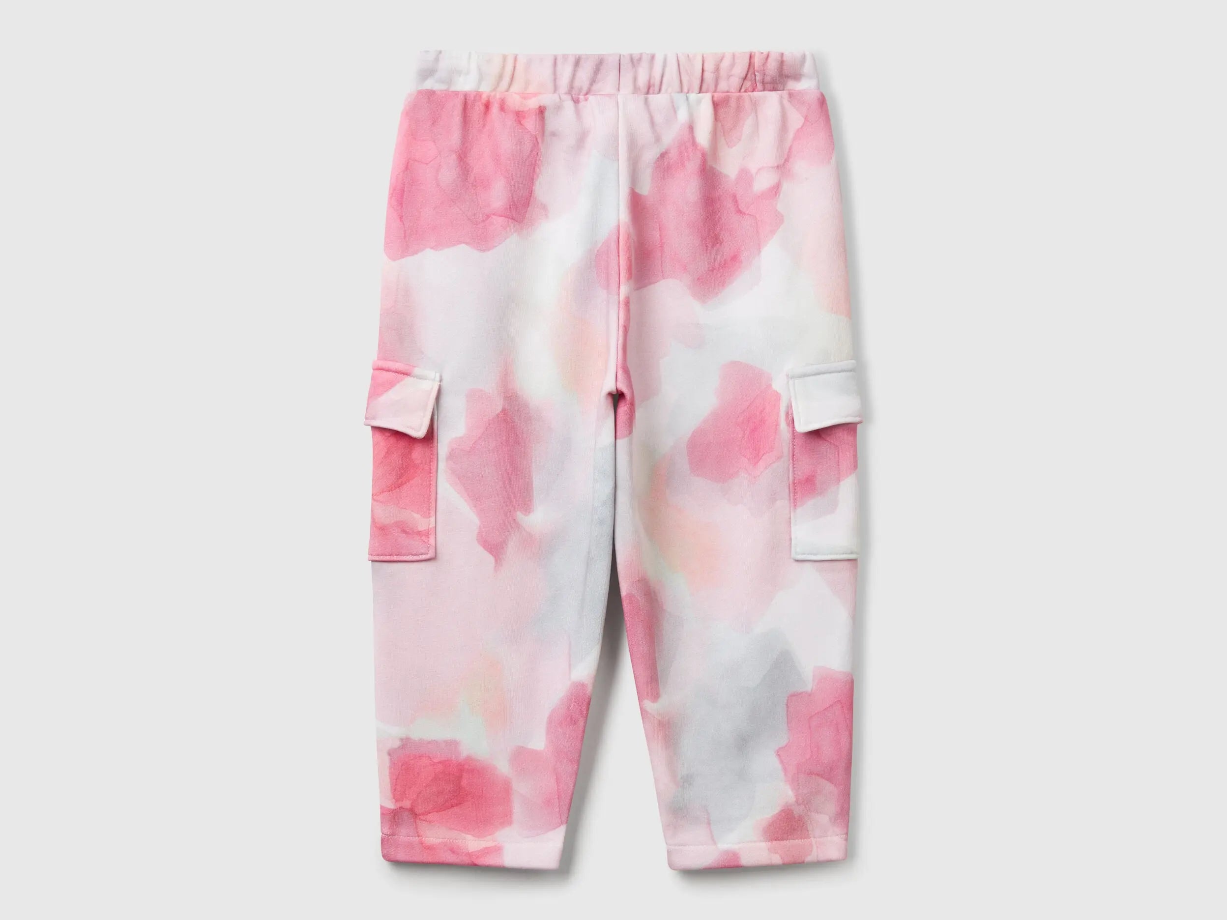 Benetton_Cargo Trousers with Pattern Print_35UJGF04Q_63N_02