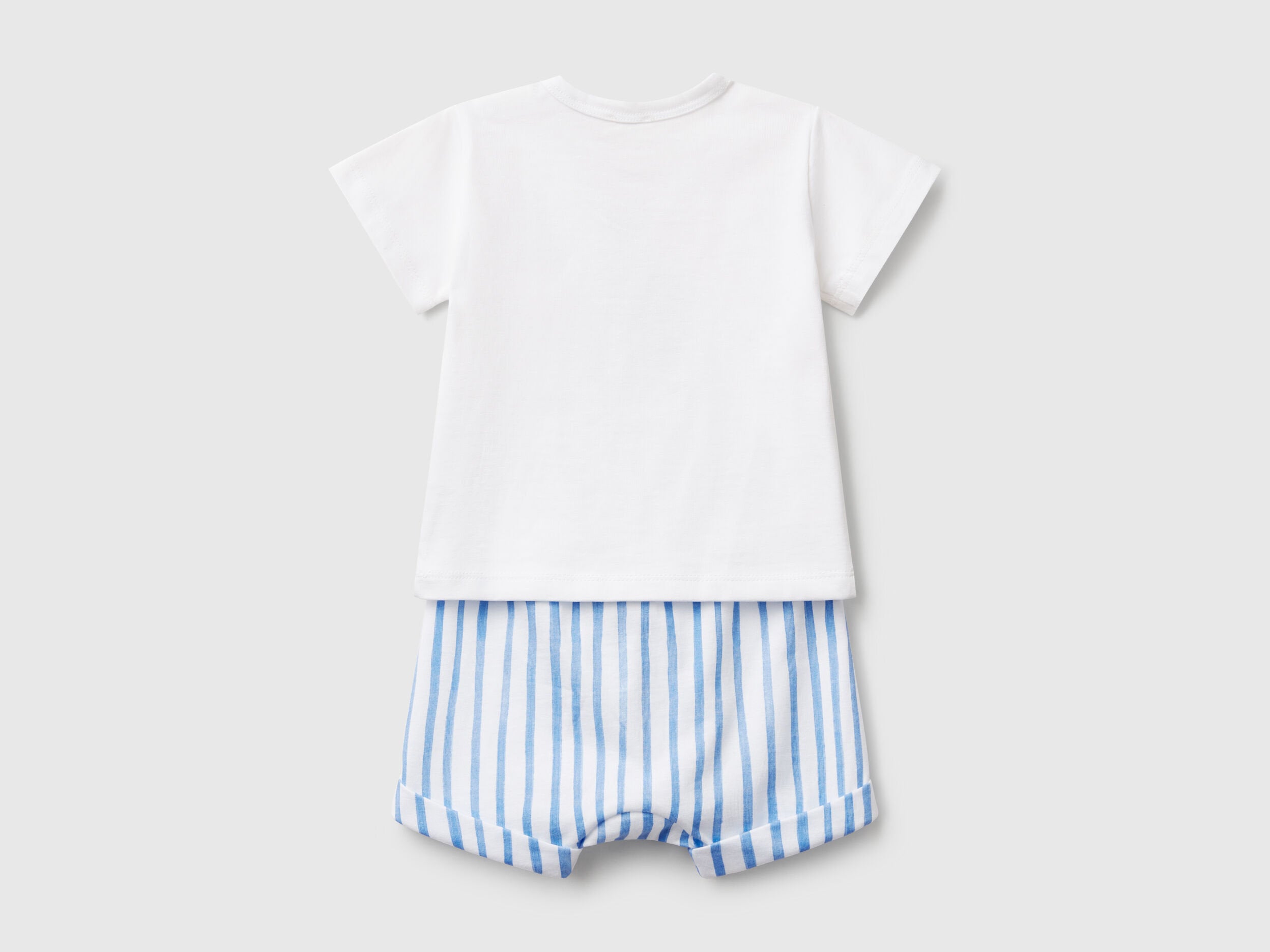 Benetton_Set T-Shirt+Shorts_35ZEAK013_901_02