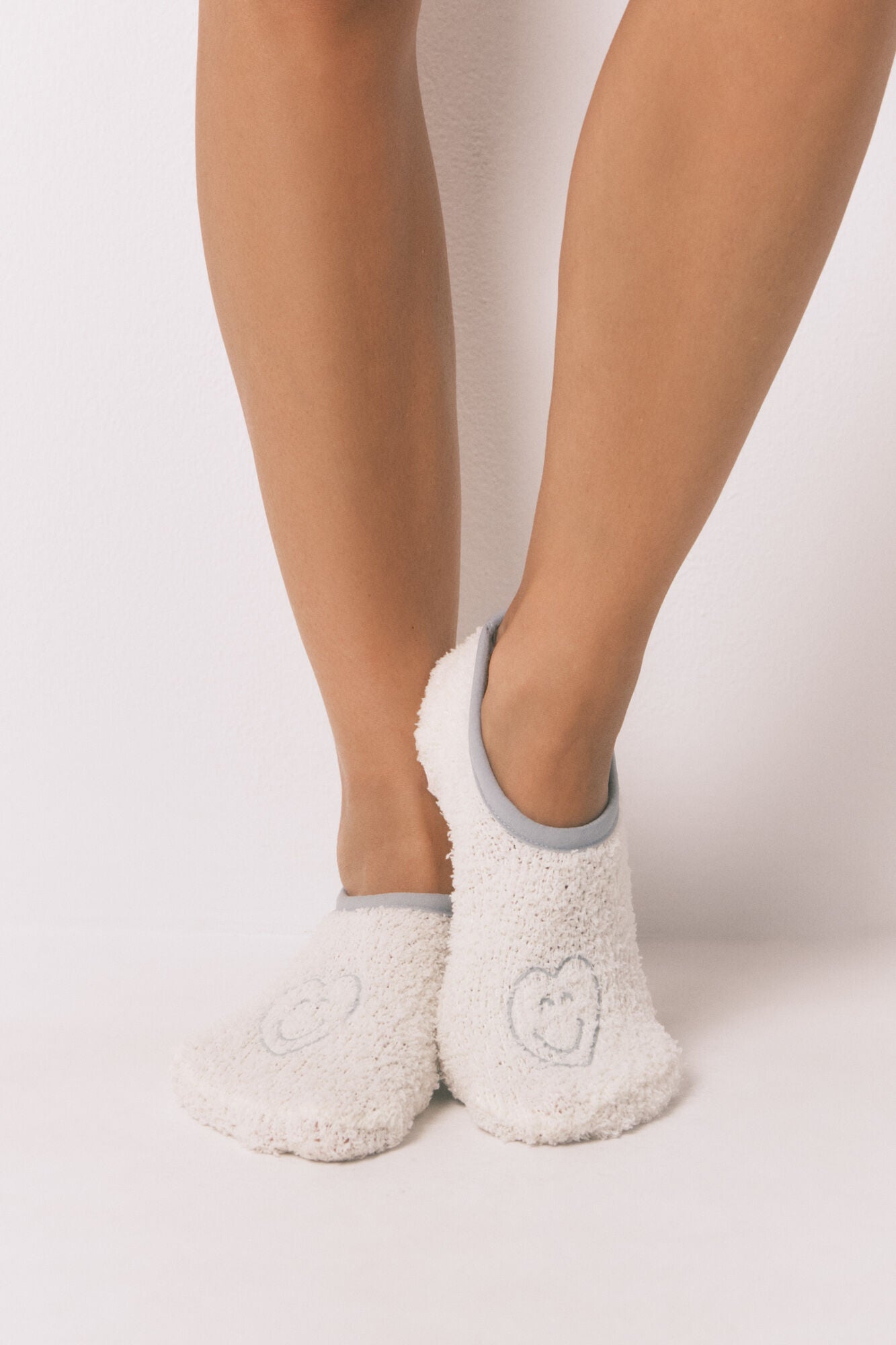 Women Secret_Tan_Smiley Beige Slip on Socks_3612464_34_01