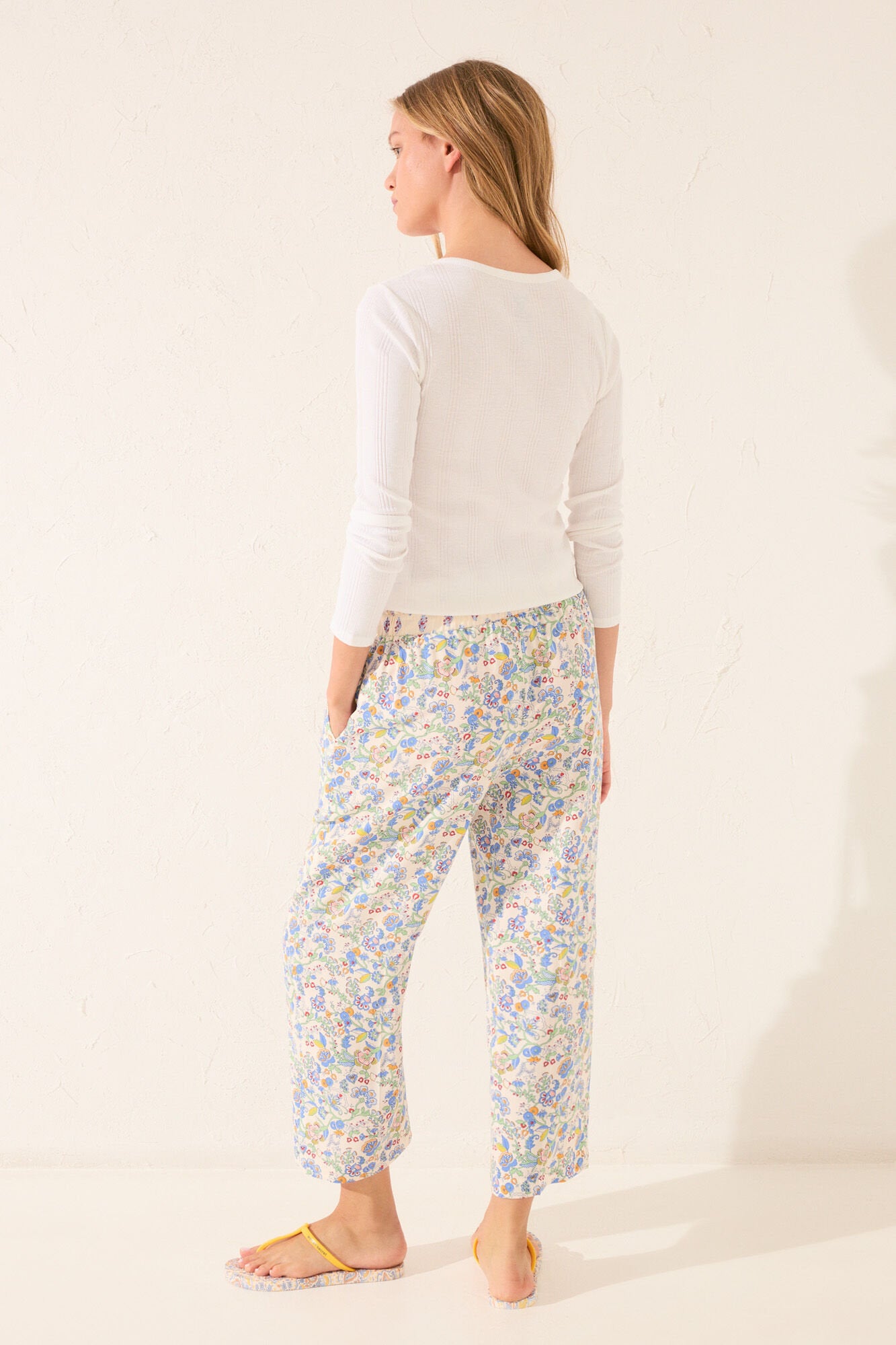 Women Secret_Multicoloured Floral Viscose Capri Trouser_3702229_98_05