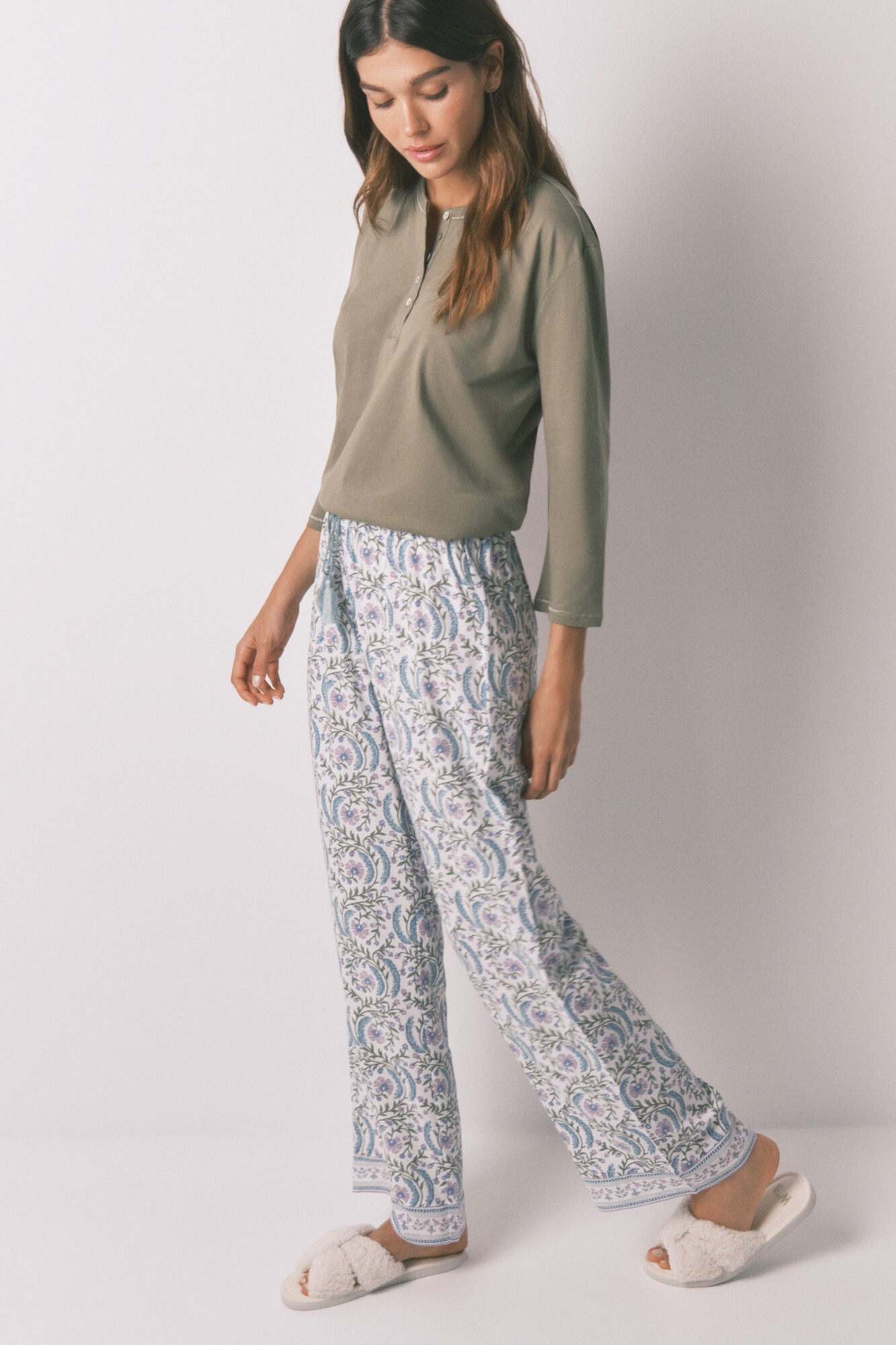 Women Secret_Green_Long Viscose Flower Print Trouser_3702256_23_01