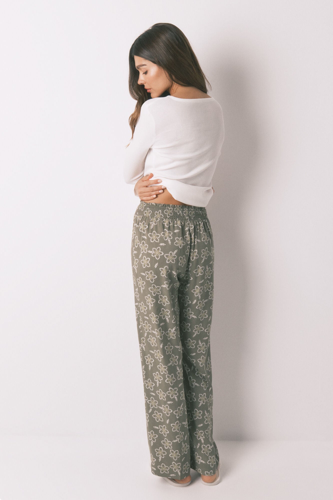 Women Secret_Light Khaki_Long Viscose Trouser with Khaki Flowers_3702259_94_05