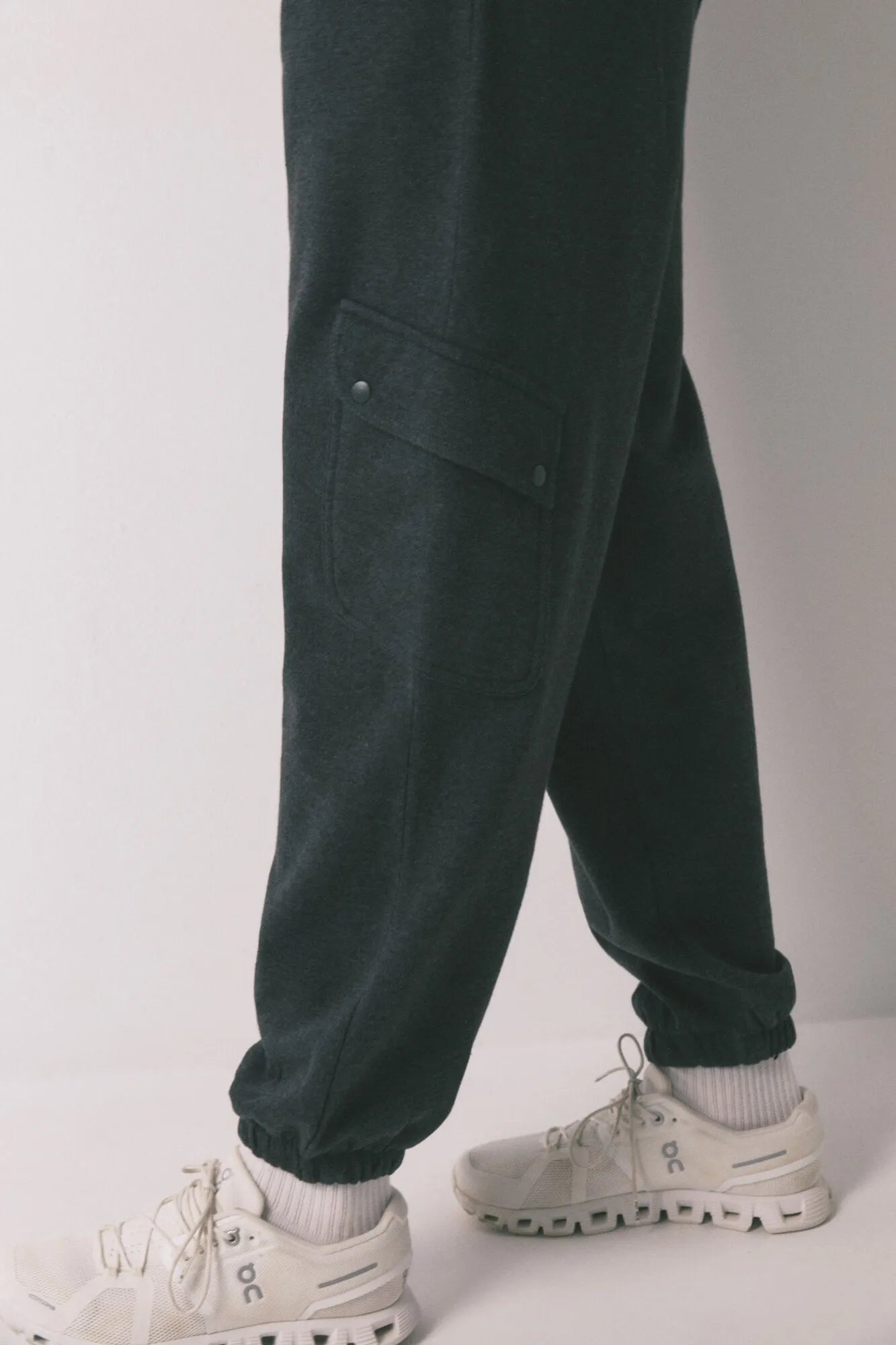 Women Secret_Light Grey_Carrot Long Trouser in Fine Grey Plush_3702264_47_05