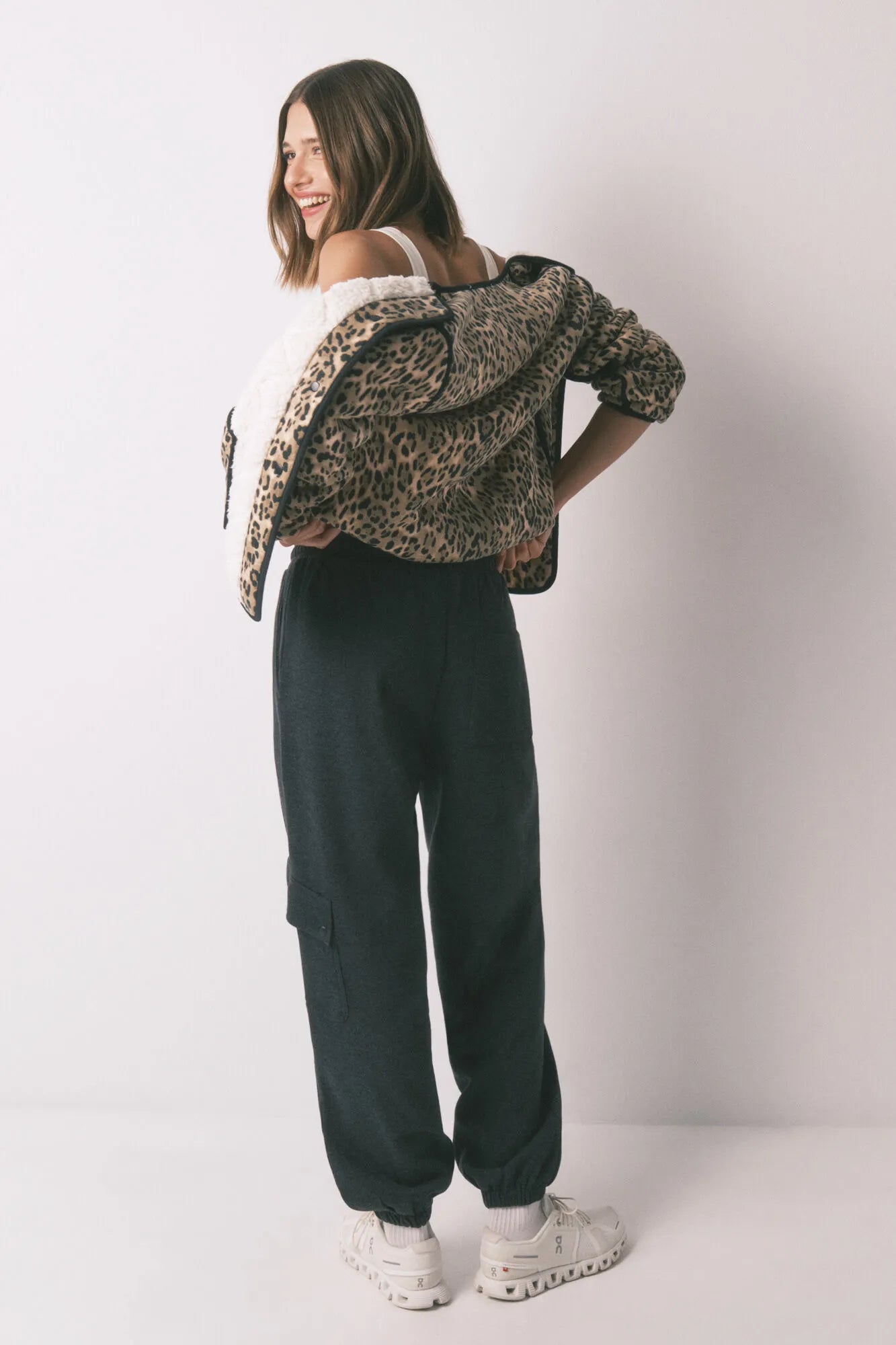 Women Secret_Light Grey_Carrot Long Trouser in Fine Grey Plush_3702264_47_07