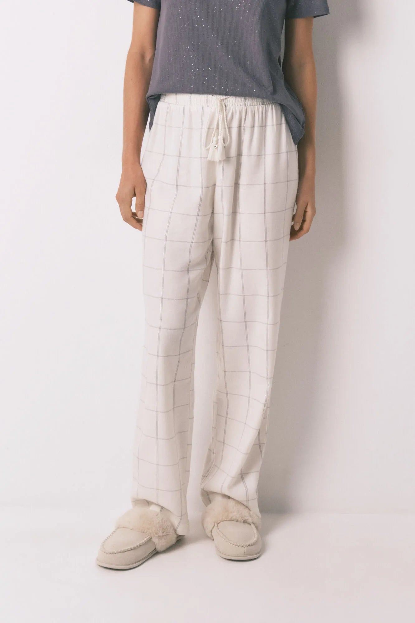 Women Secret_Ivory_Long White Flannel Trouser with a Checkered Print_3702285_96_03