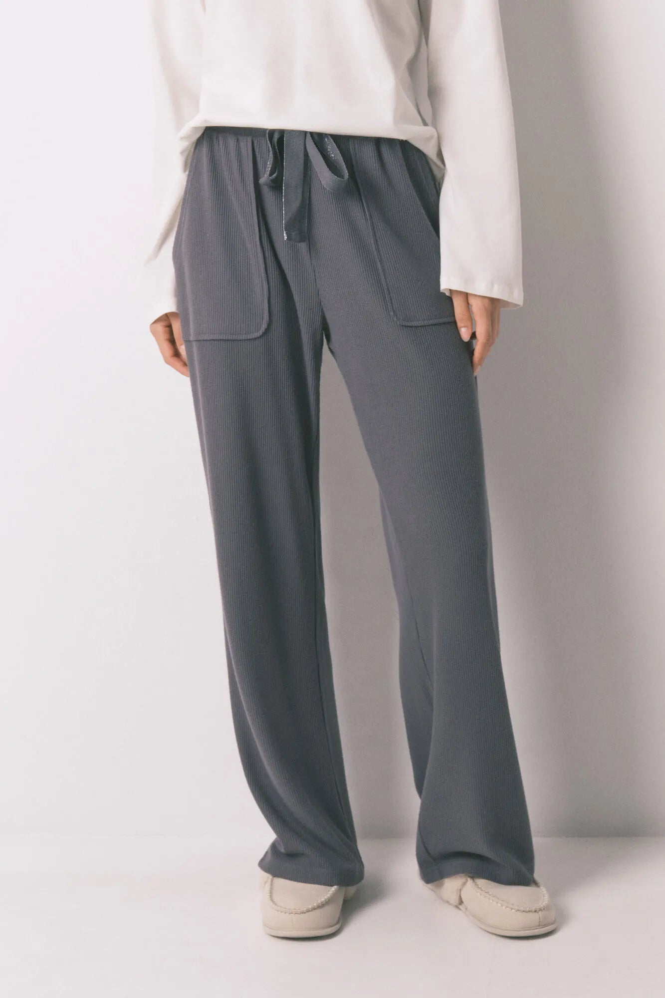 Women Secret_Charcoal Grey_Long Soft Textured Grey Fleece Trouser_3702296_40_02