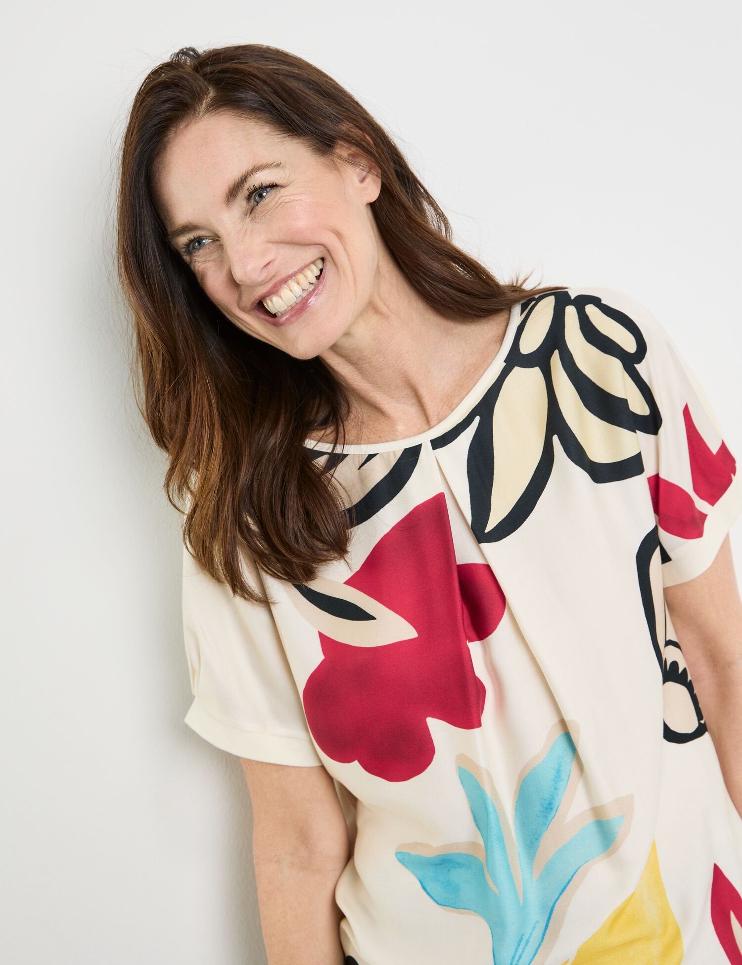 Short Sleeve Top With Fabric Panelling_370269-35019_9048_02