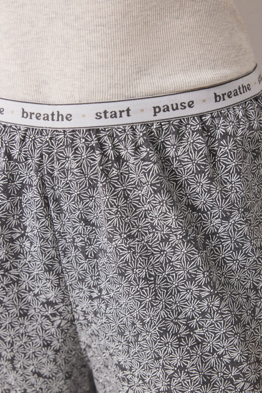 Women Secret_Long Trouser with Green Flower Print_3709644_46_02