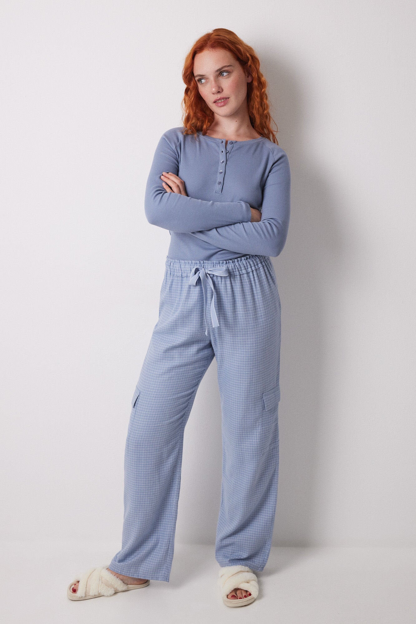 Women Secret_Long Cargo Trouser with Checkered Print_3709646_17_02