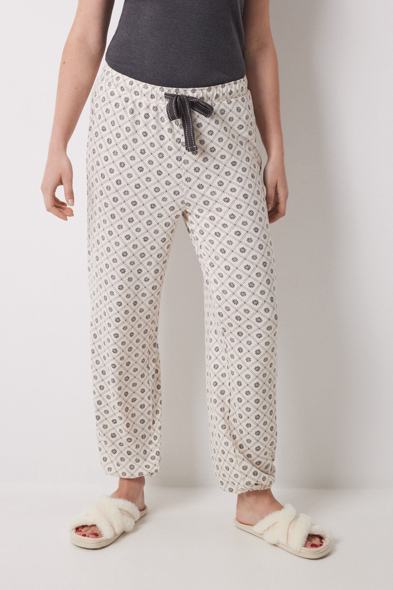 Women Secret_Long Carrot Trouser with Checkered and Floral Print_3709648_96_02