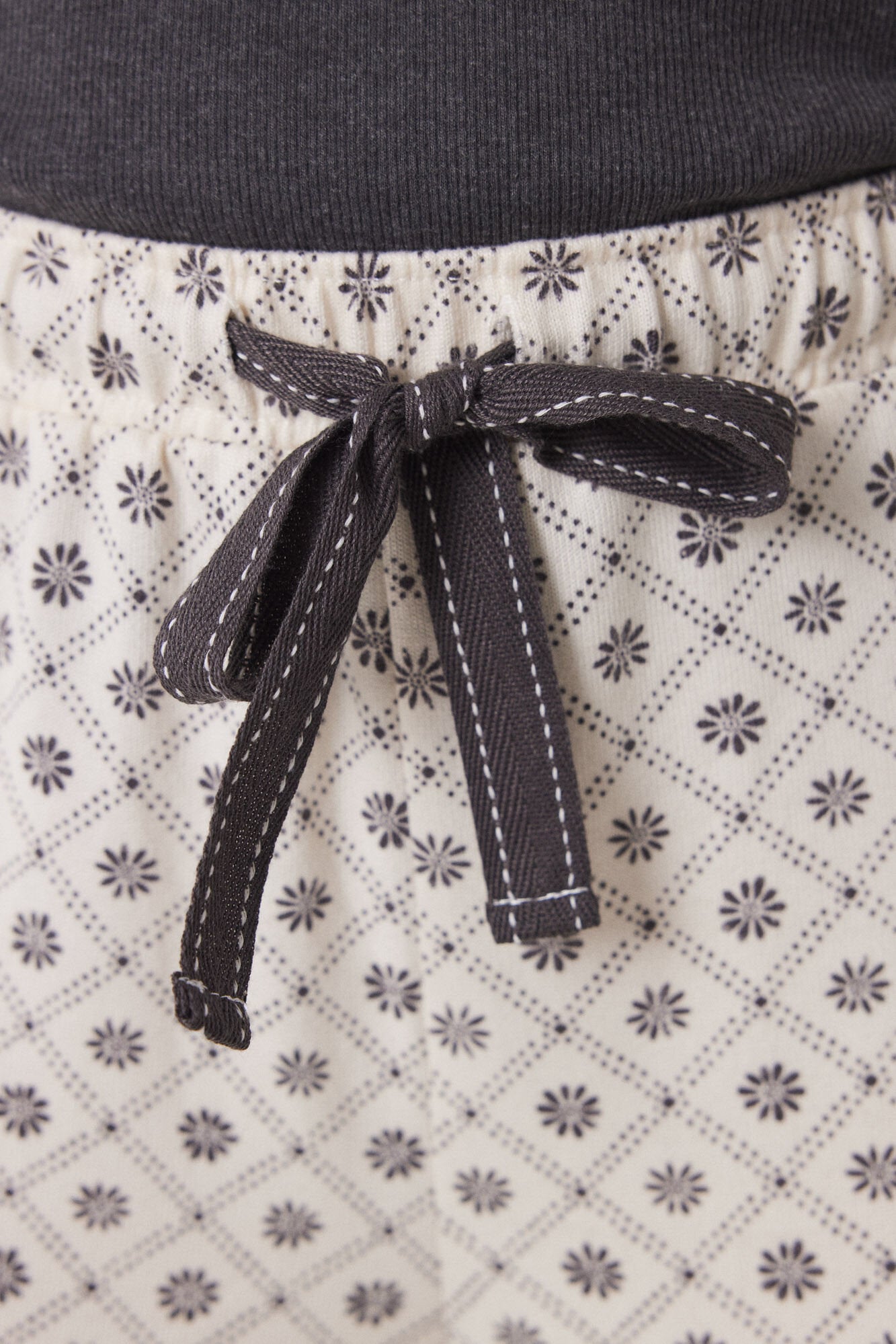 Women Secret_Long Carrot Trouser with Checkered and Floral Print_3709648_96_04