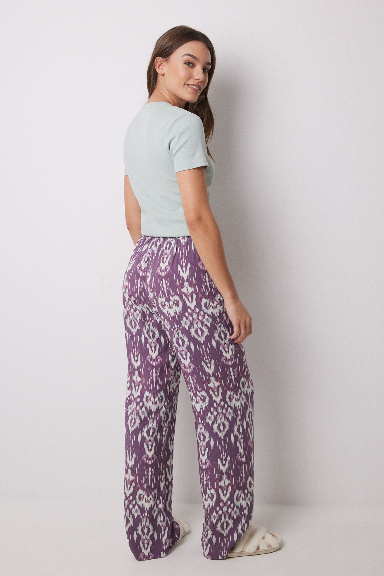 Women Secret_Long Viscose Trousers with Ikat Print_3709649_75_04